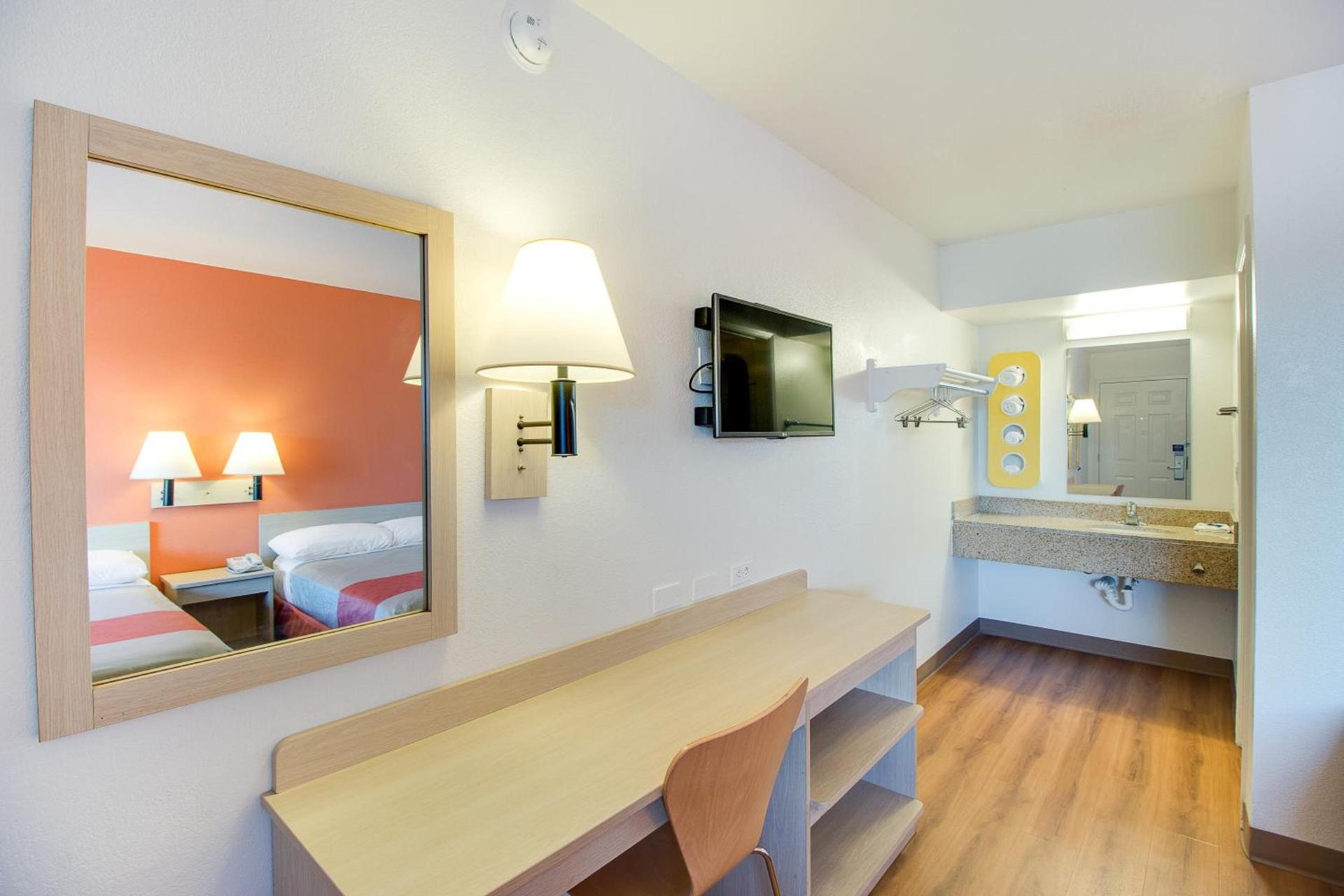 Motel 6-Phoenix, AZ - East photo 36