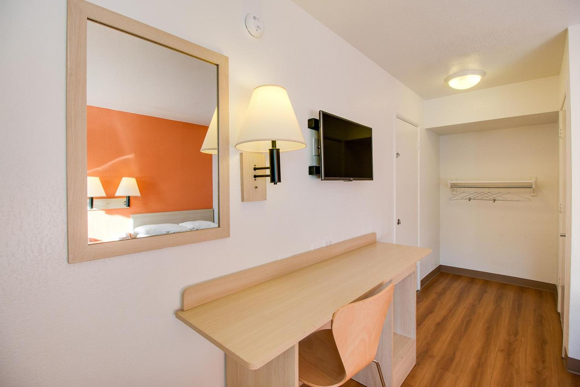 Motel 6-Phoenix, AZ - East photo 37
