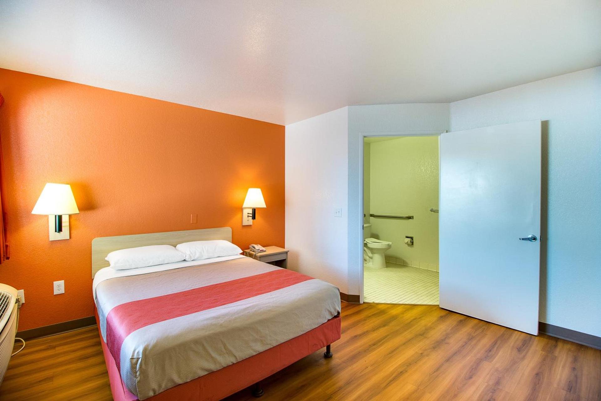 Motel 6-Phoenix, AZ - East photo 42