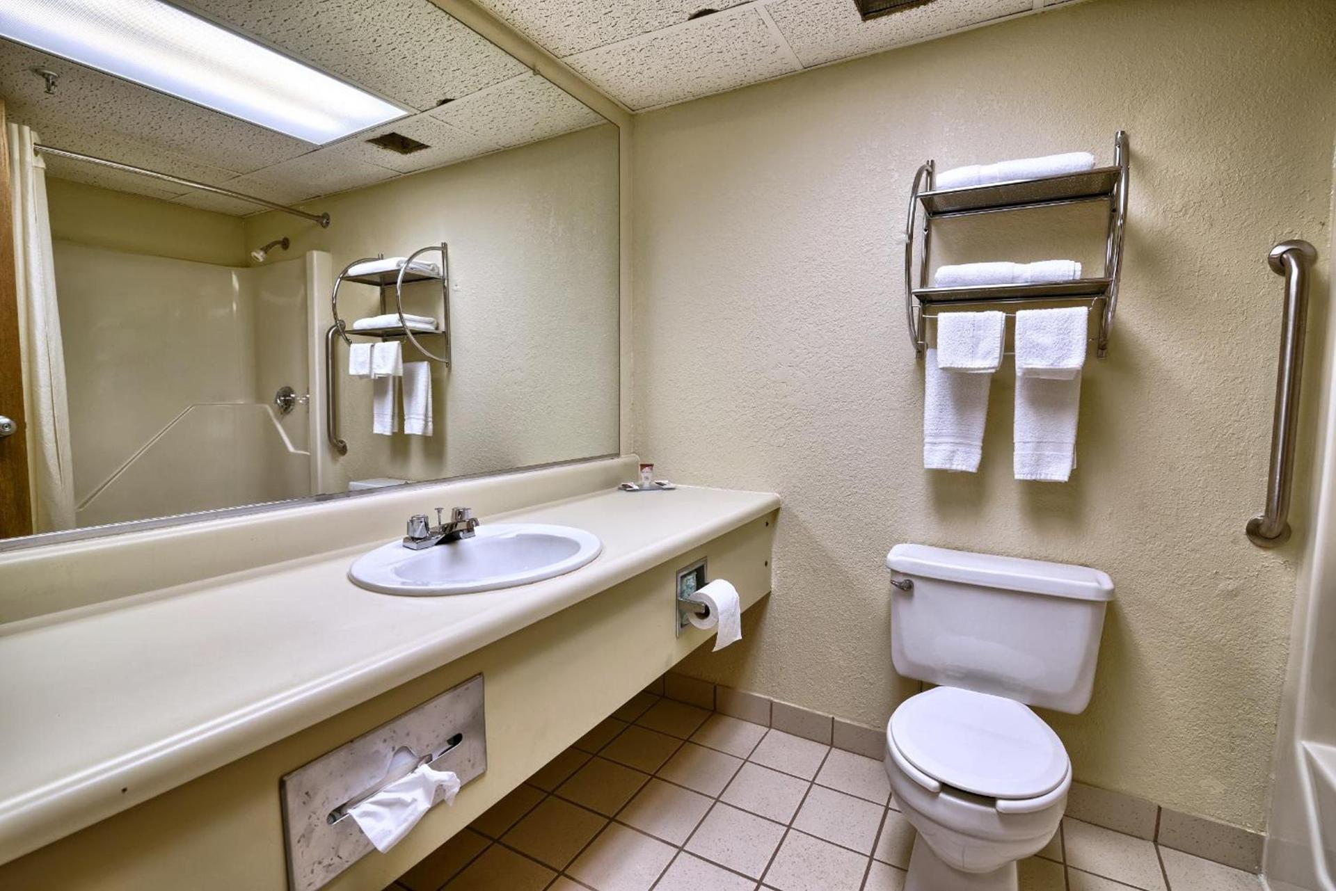 Katahdin Inn & Suites photo 15