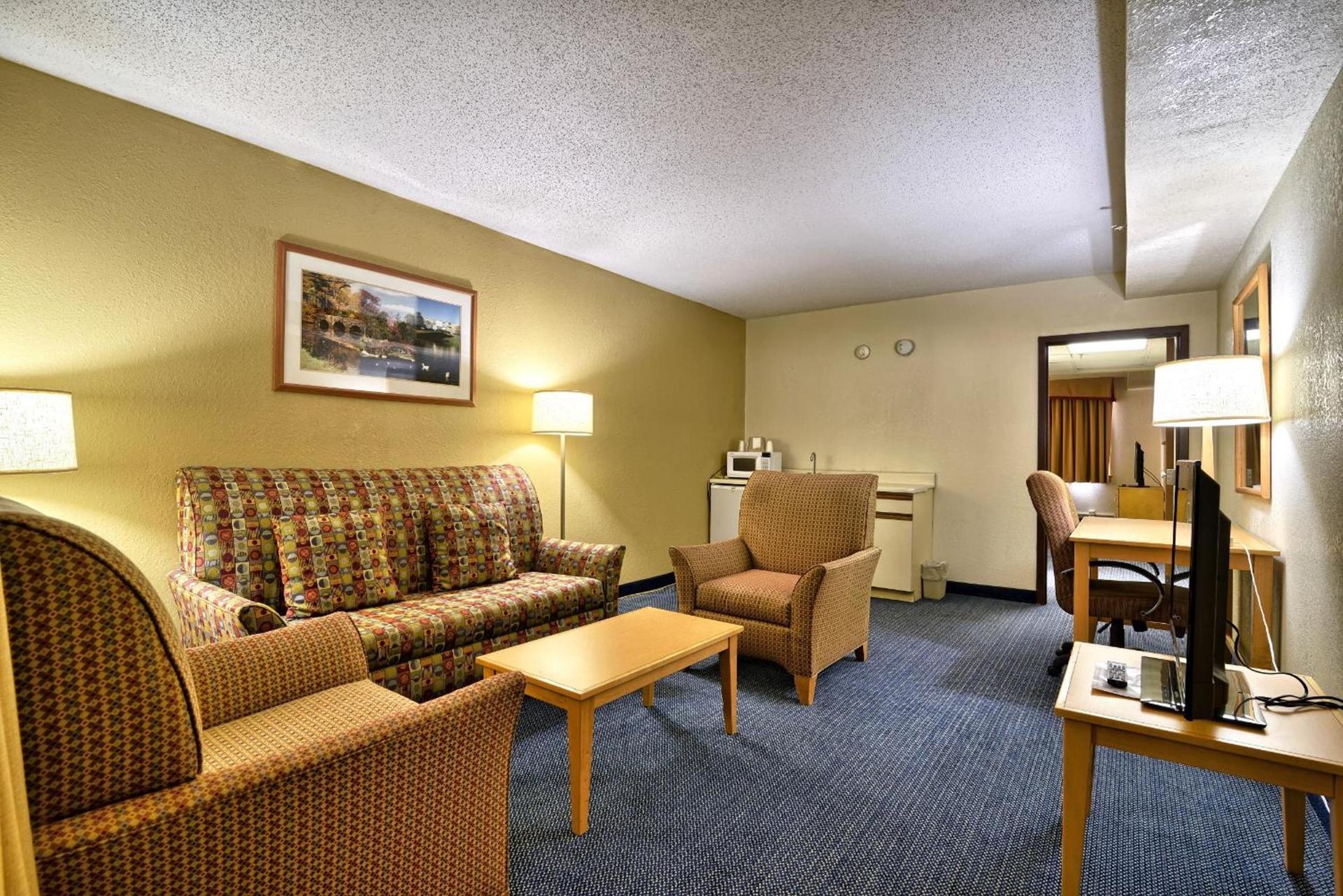 Katahdin Inn & Suites photo 17