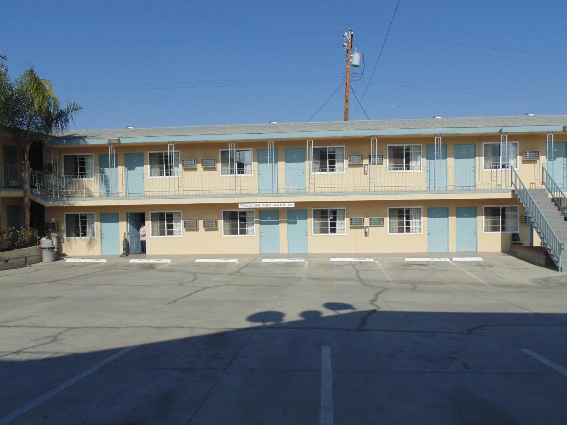Western Inn & Suites photo 9