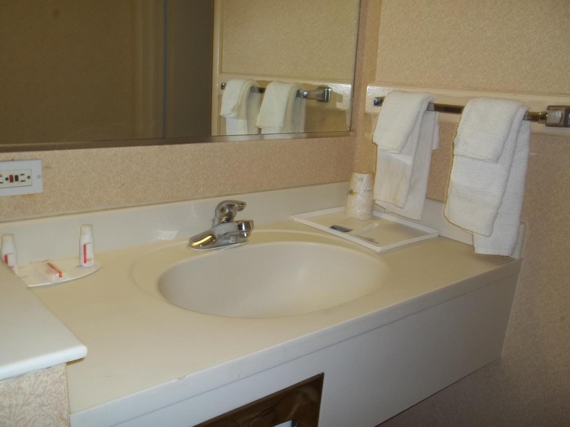 Howard Johnson by Wyndham Virginia Beach photo 36