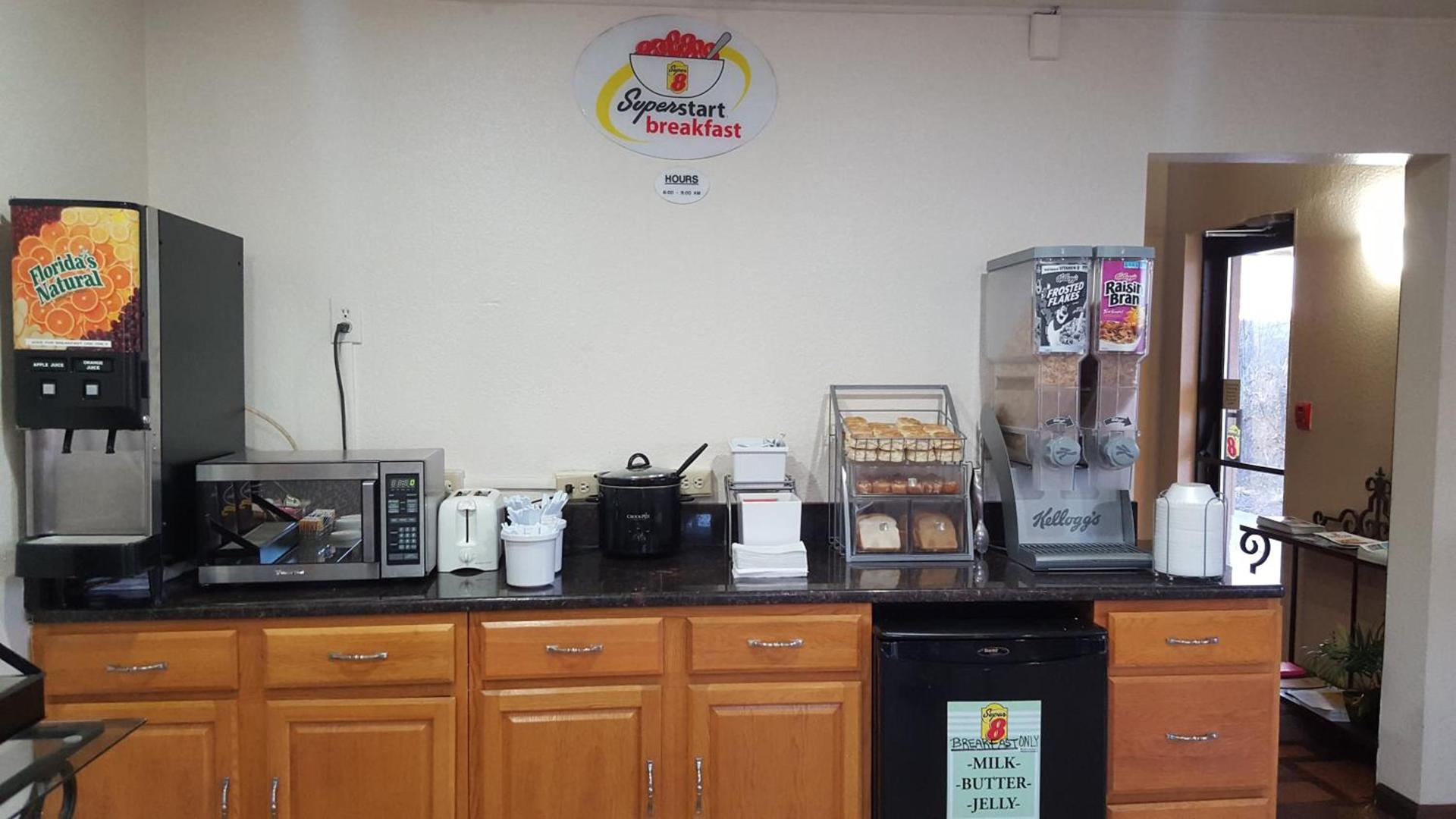 Super 8 by Wyndham Abingdon VA photo 48
