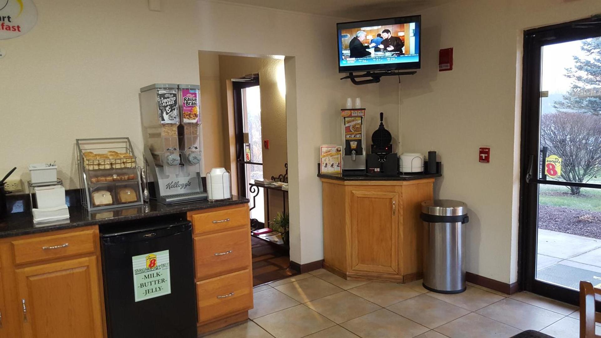 Super 8 by Wyndham Abingdon VA photo 51