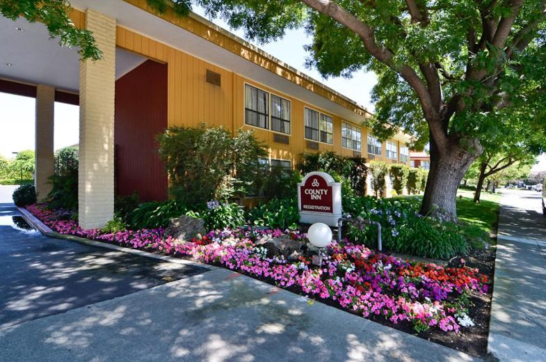Days Inn & Suites by Wyndham Mountain View — hotel in Mountain View