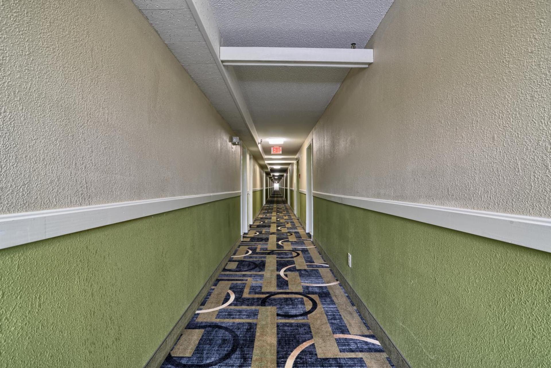 Super 8 by Wyndham Bangor photo 15