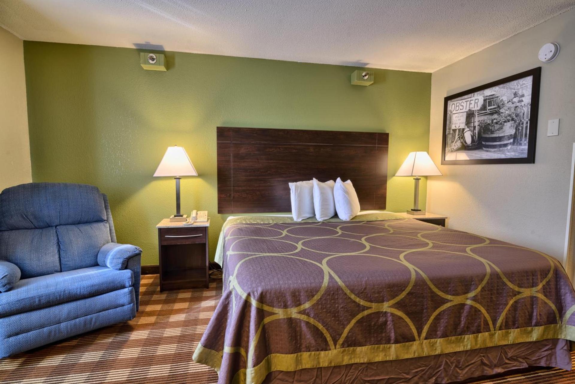 Super 8 by Wyndham Bangor photo 4
