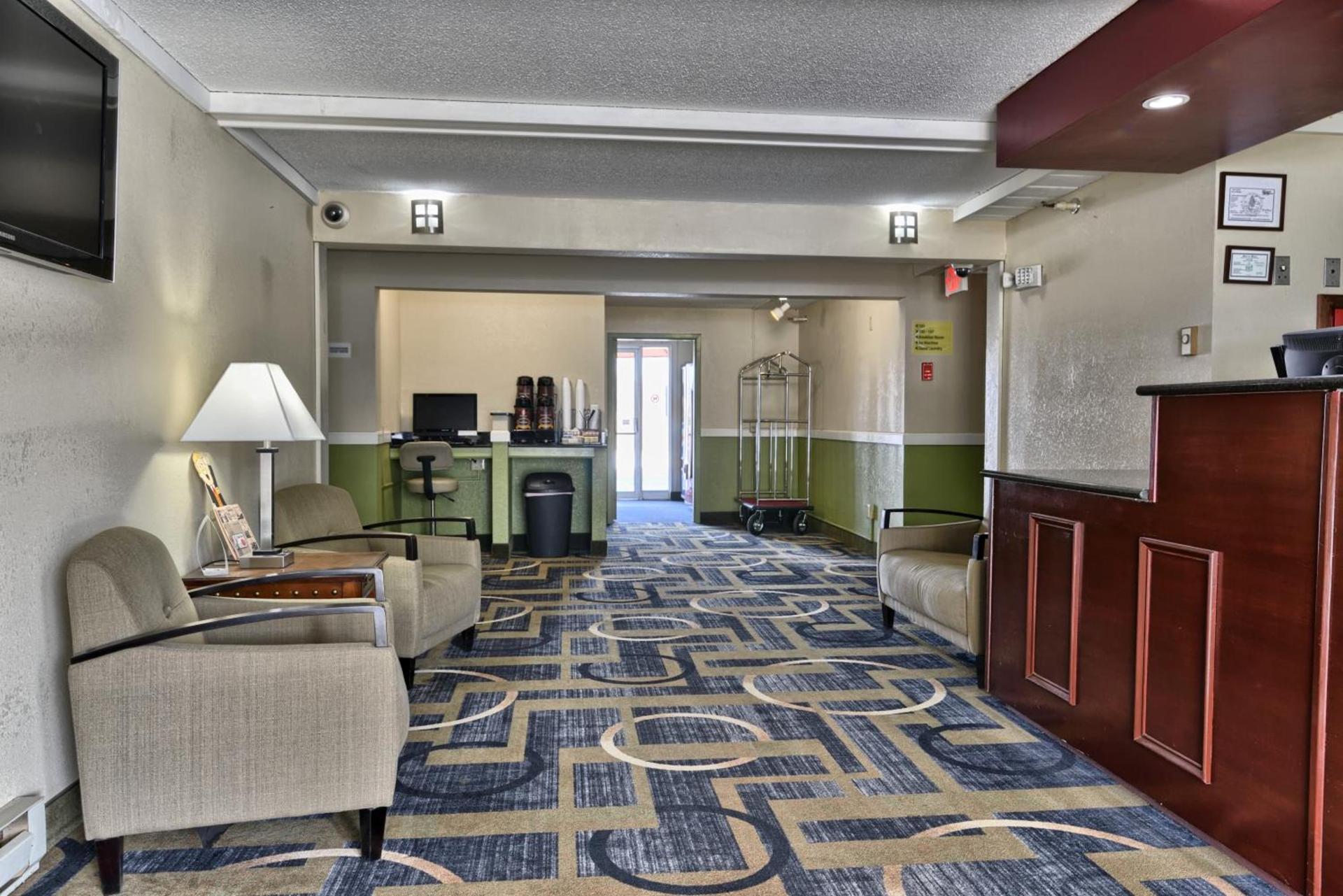 Super 8 by Wyndham Bangor photo 14