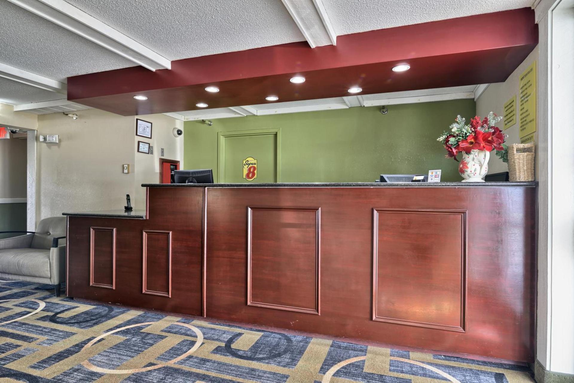Super 8 by Wyndham Bangor photo 13