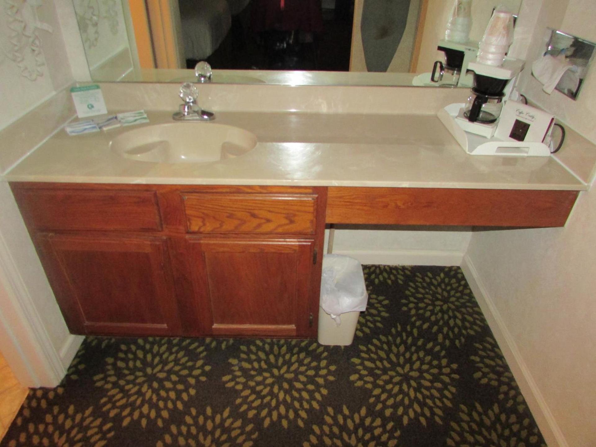 Plantation Oaks Suites & Inn Millington photo 26
