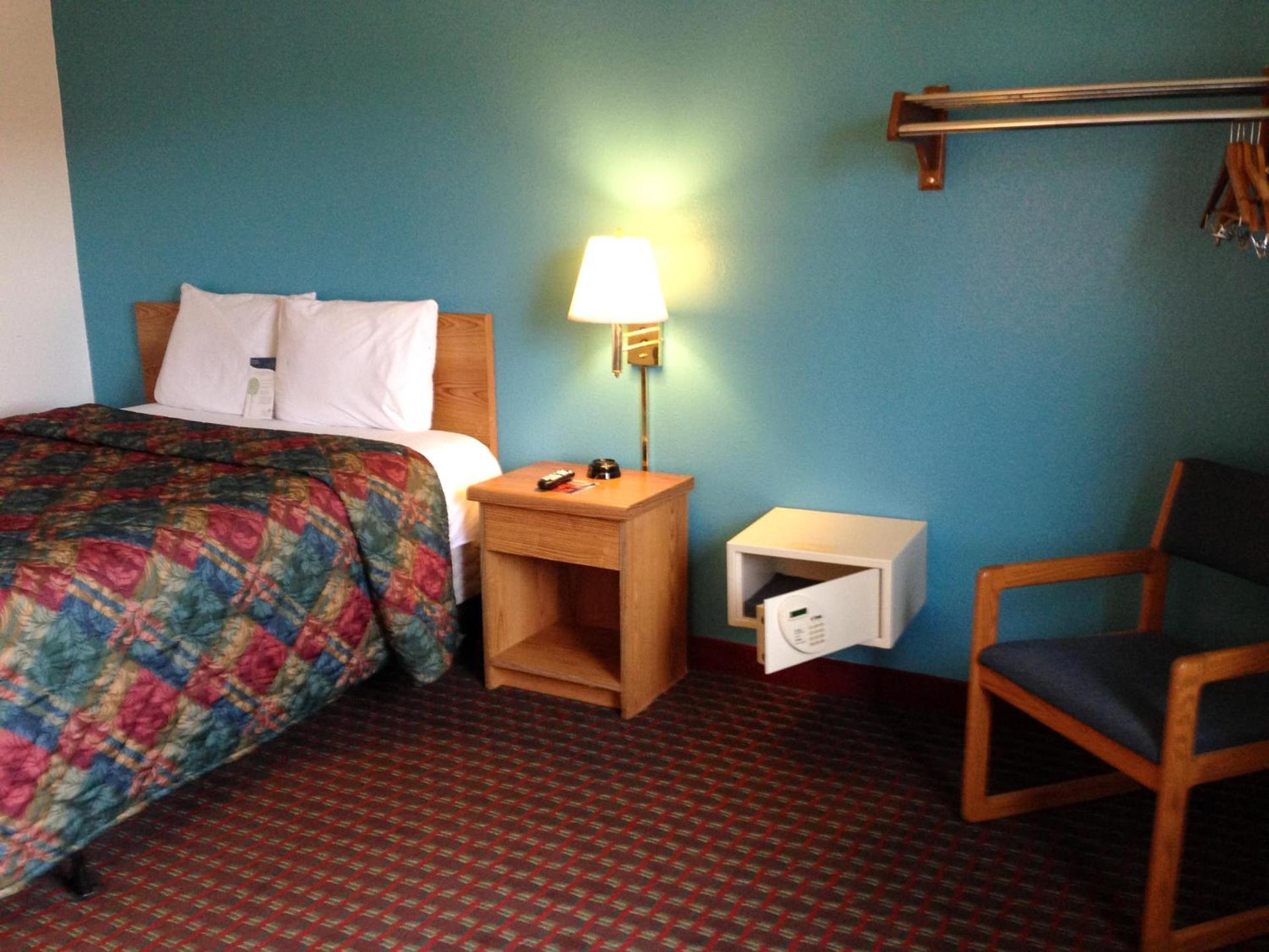 Motel 6-Sedalia, MO photo 11