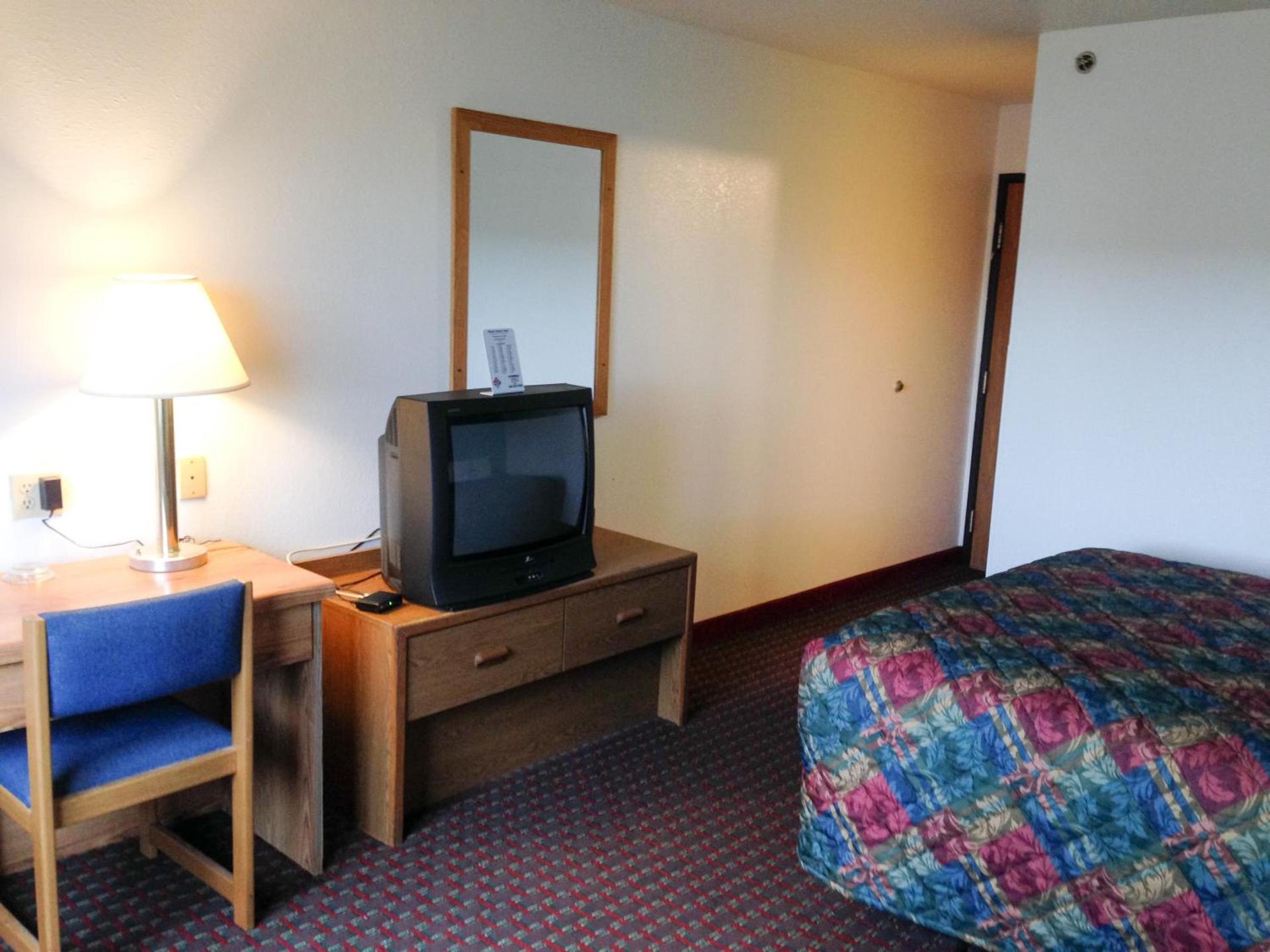 Motel 6-Sedalia, MO photo 12