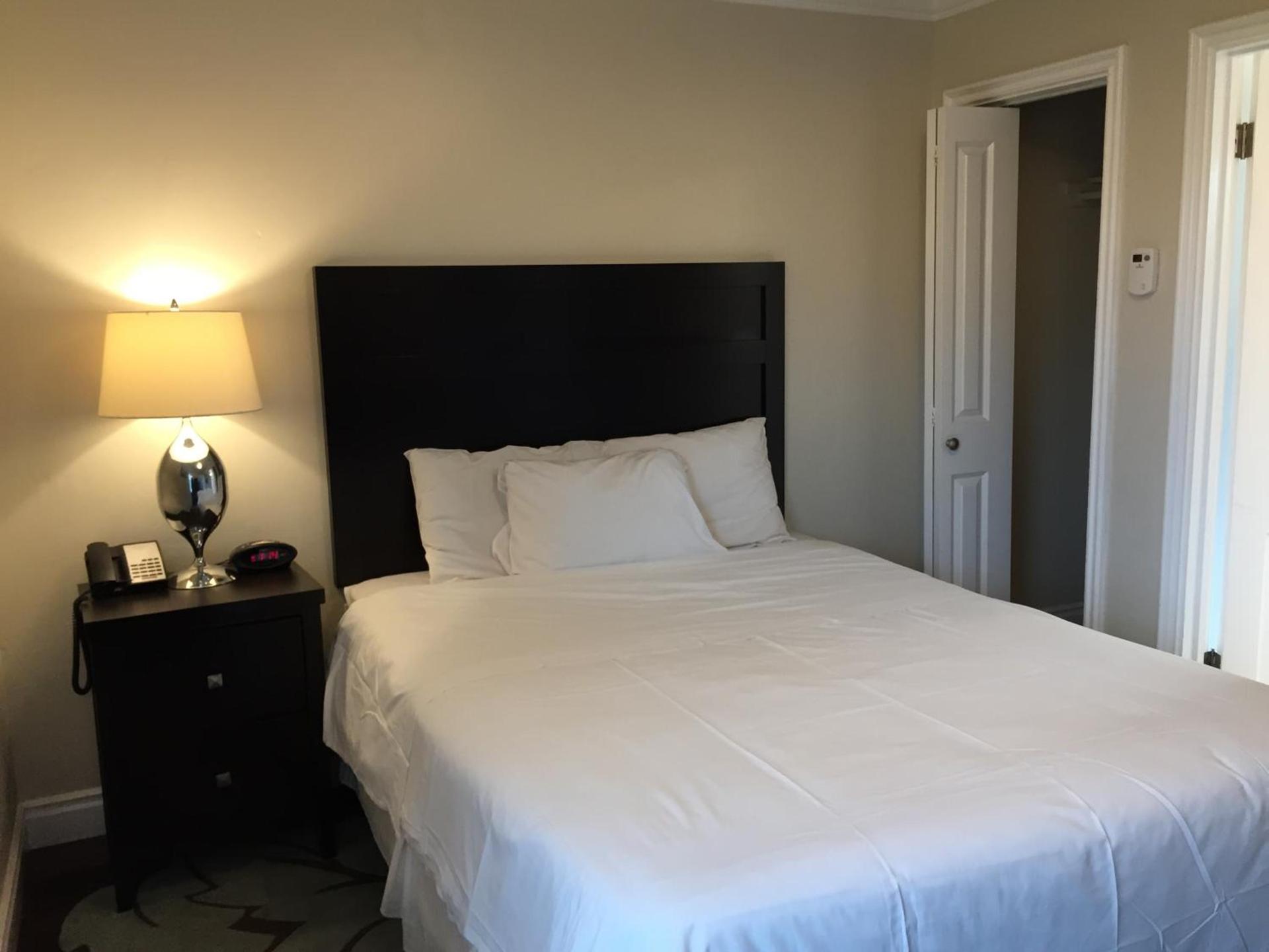 Beach Bungalow Inn and Suites photo 49