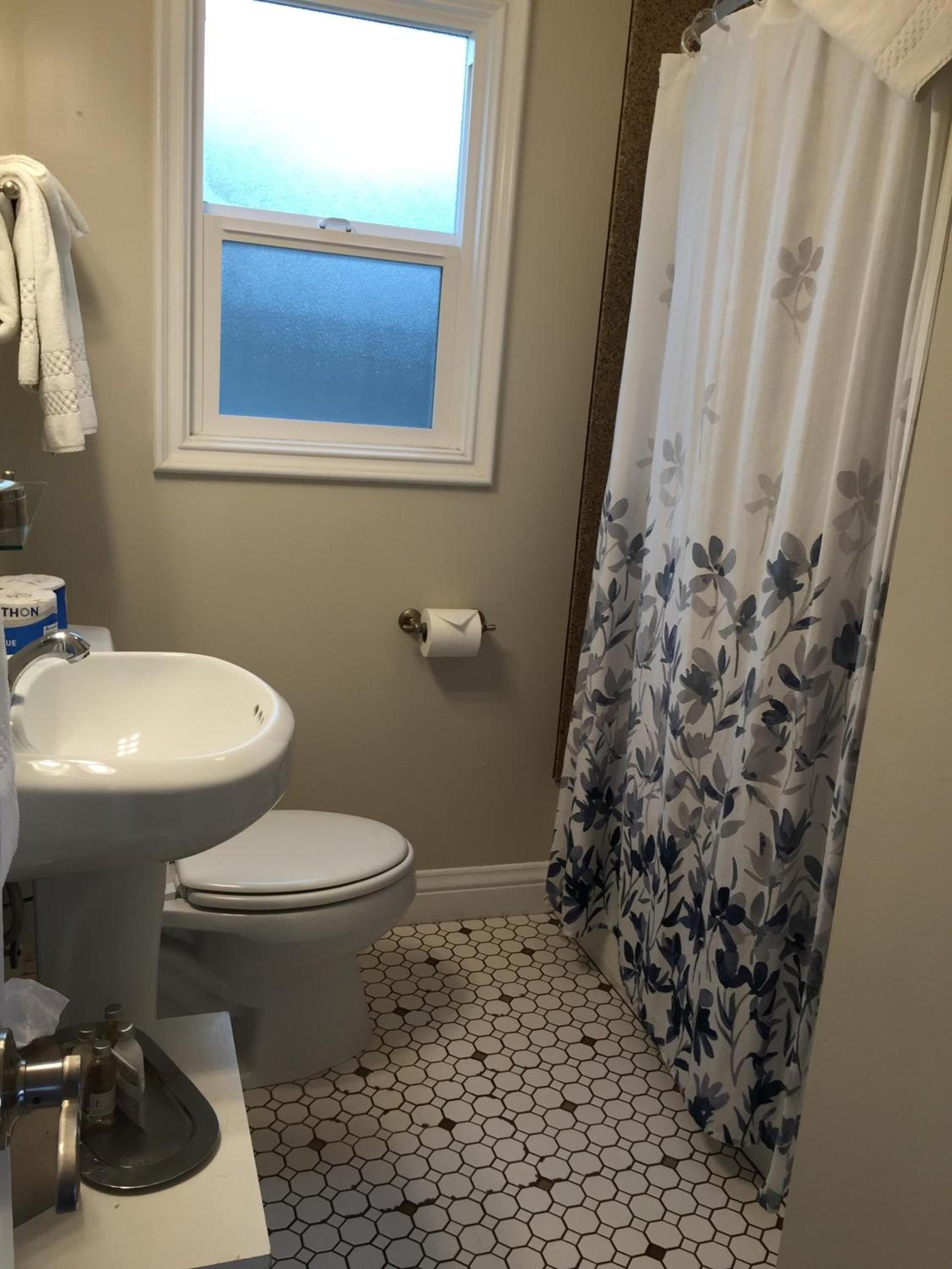 Beach Bungalow Inn and Suites photo 23