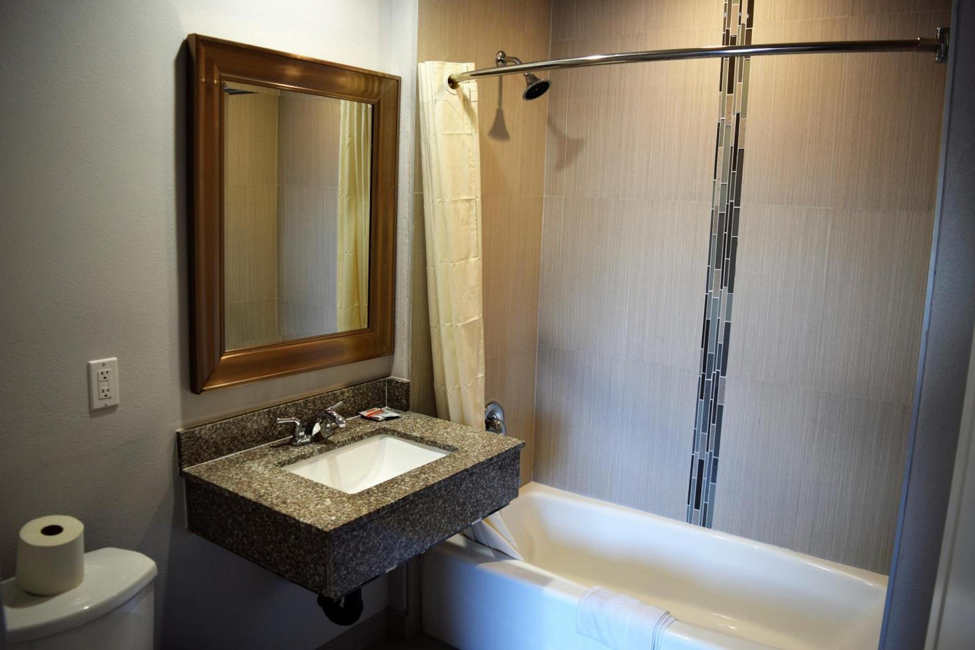 Deluxe Inn Hawthorne/ LAX photo 12