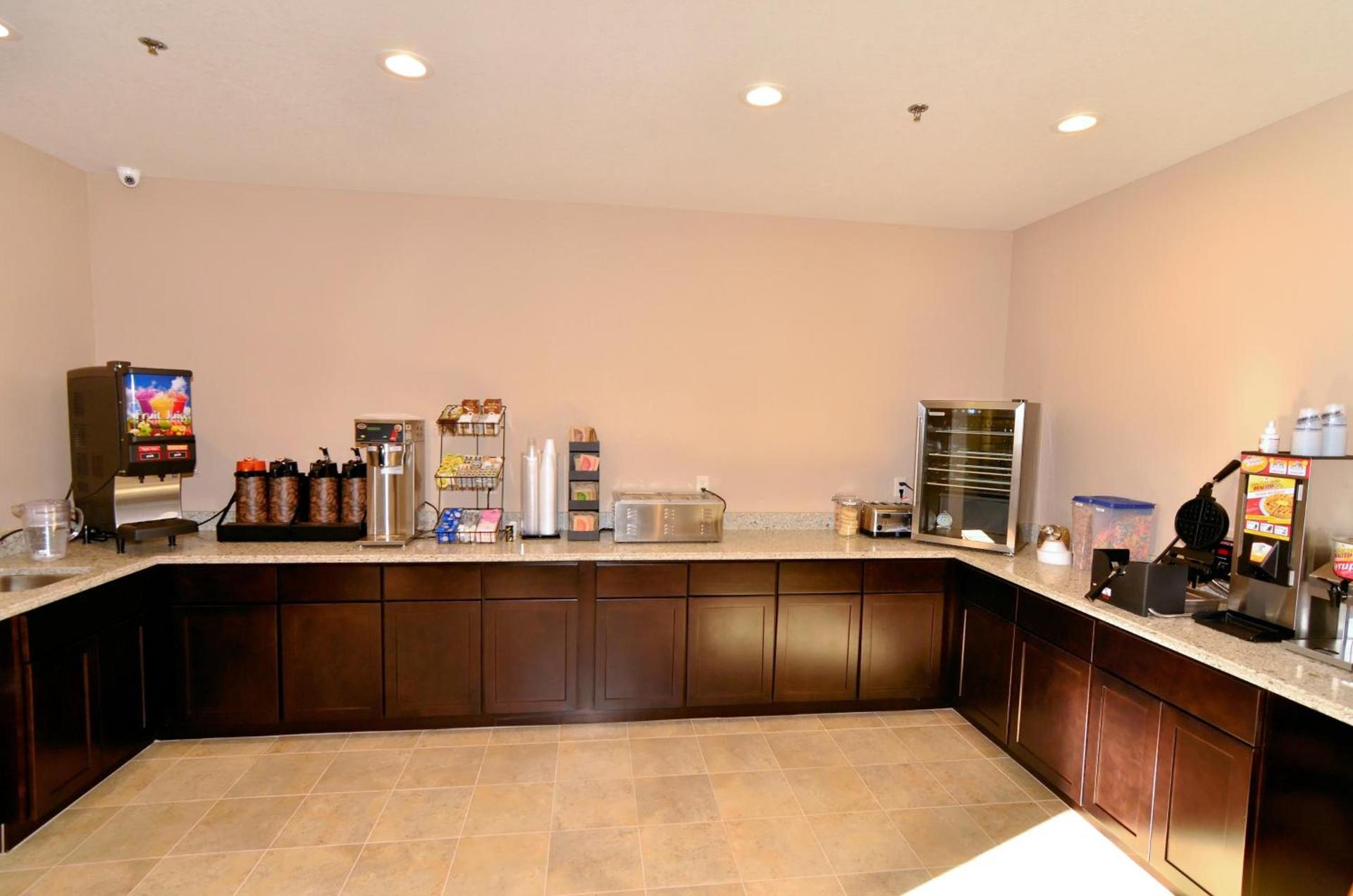 Cobblestone Inn & Suites - Holstein photo 46