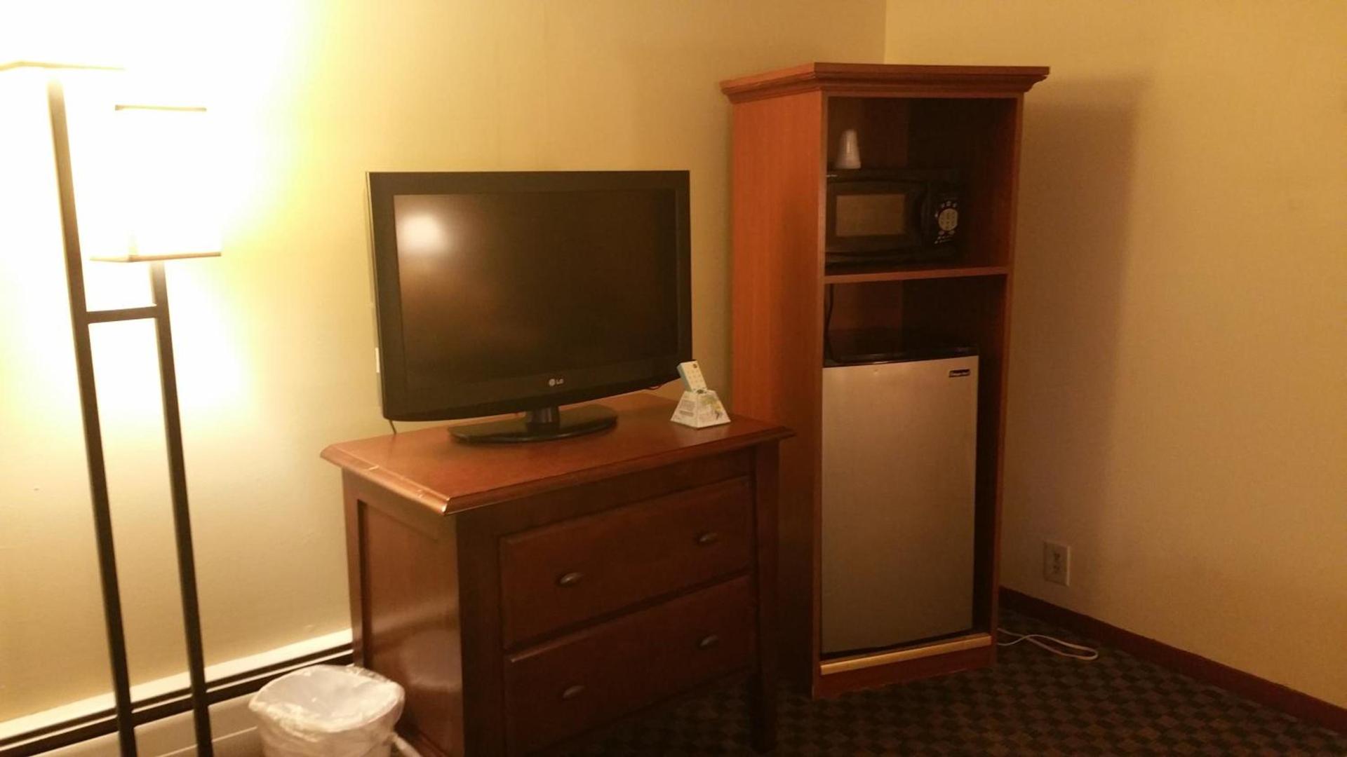 Dartmouth Motor Inn photo 3