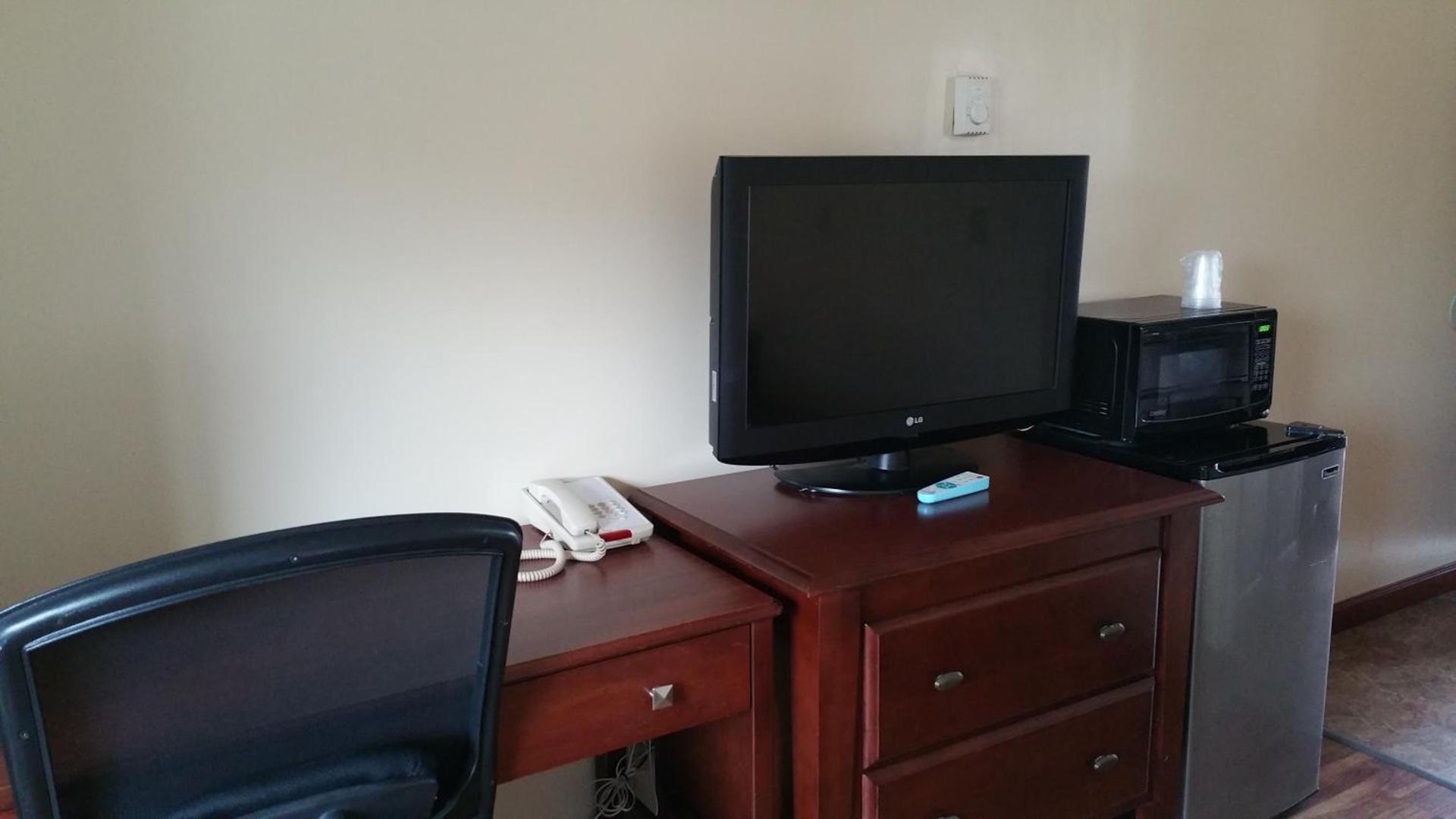 Dartmouth Motor Inn photo 5