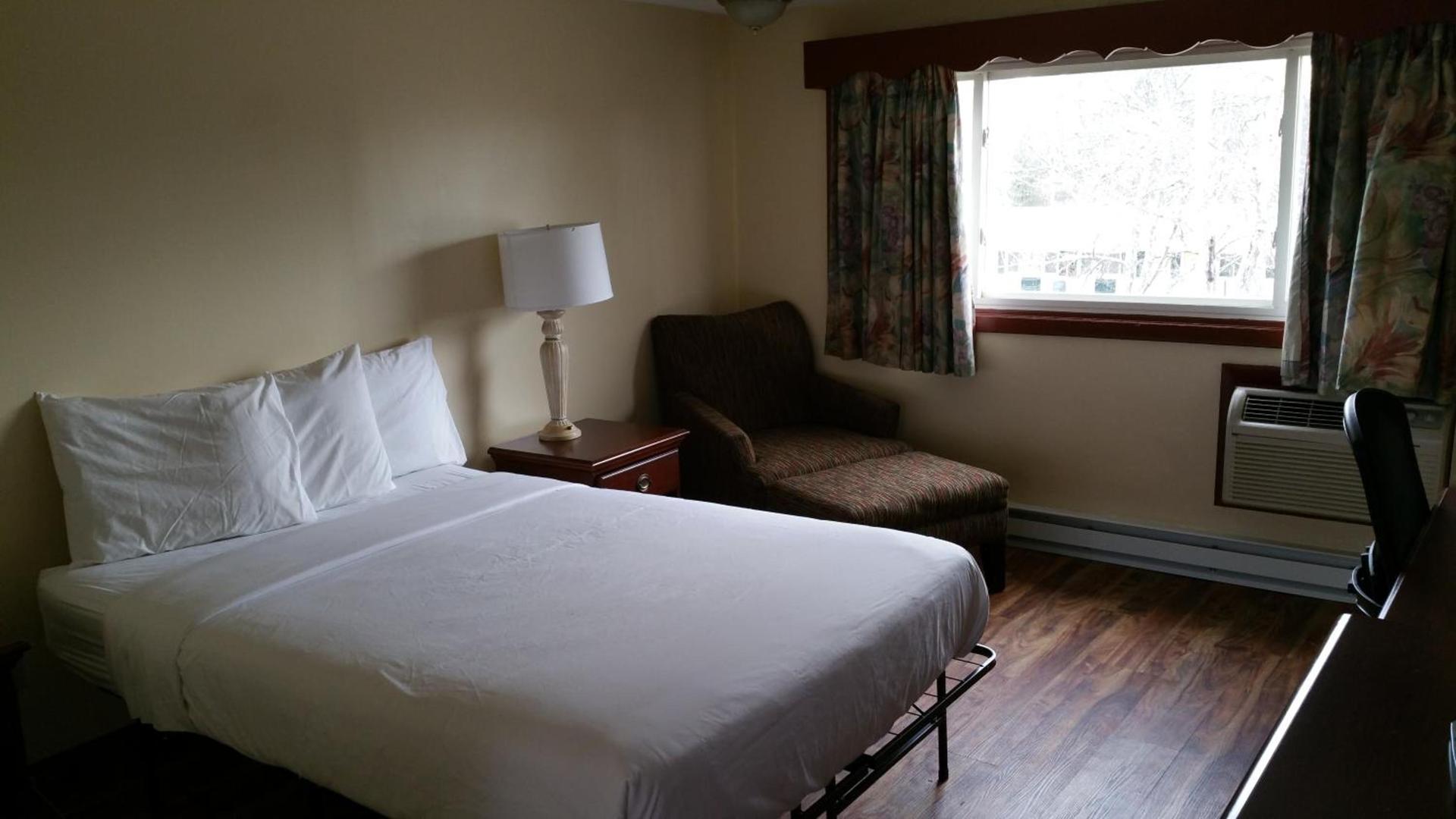Dartmouth Motor Inn photo 2