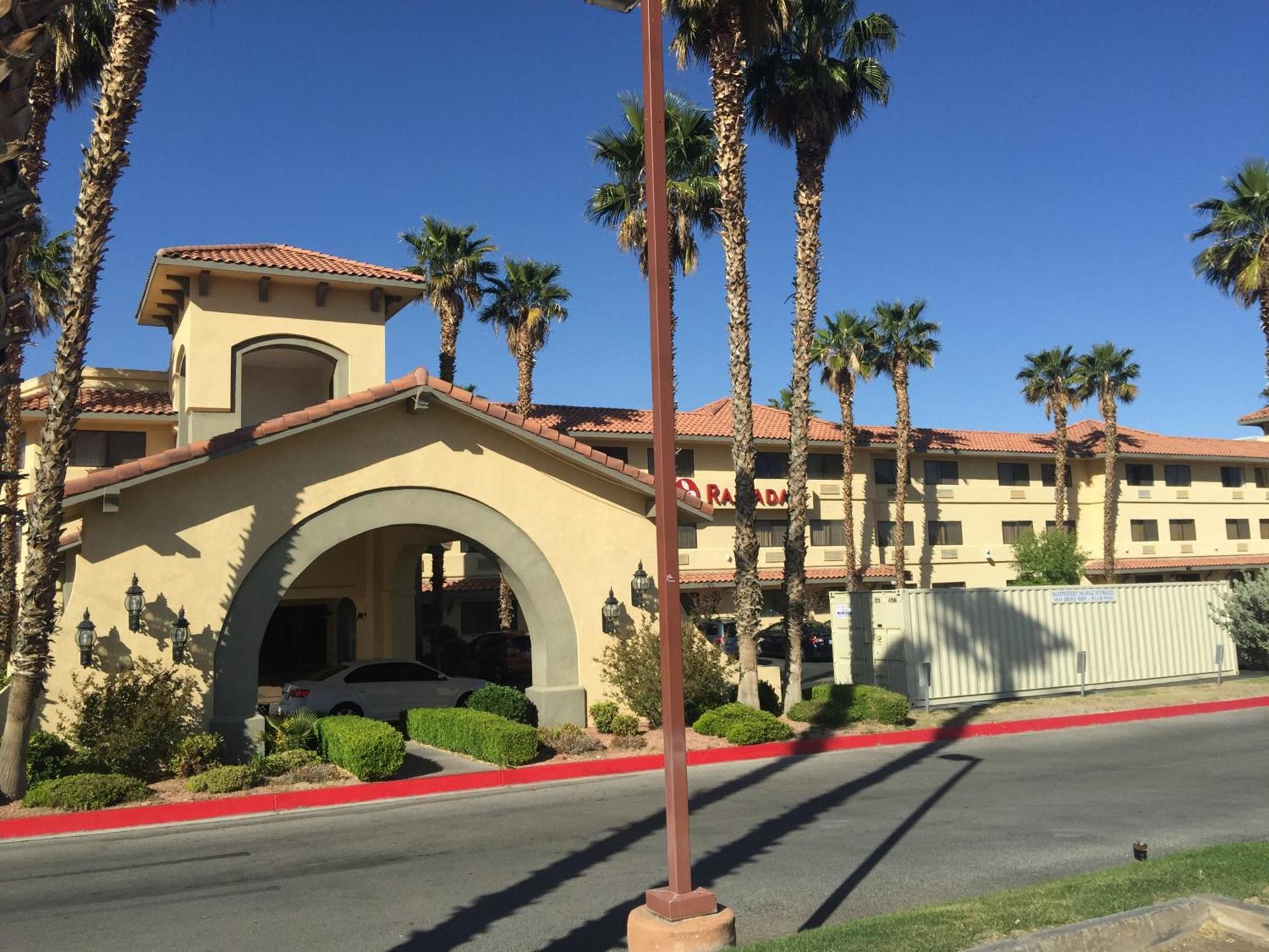 Ramada by Wyndham Barstow photo 16