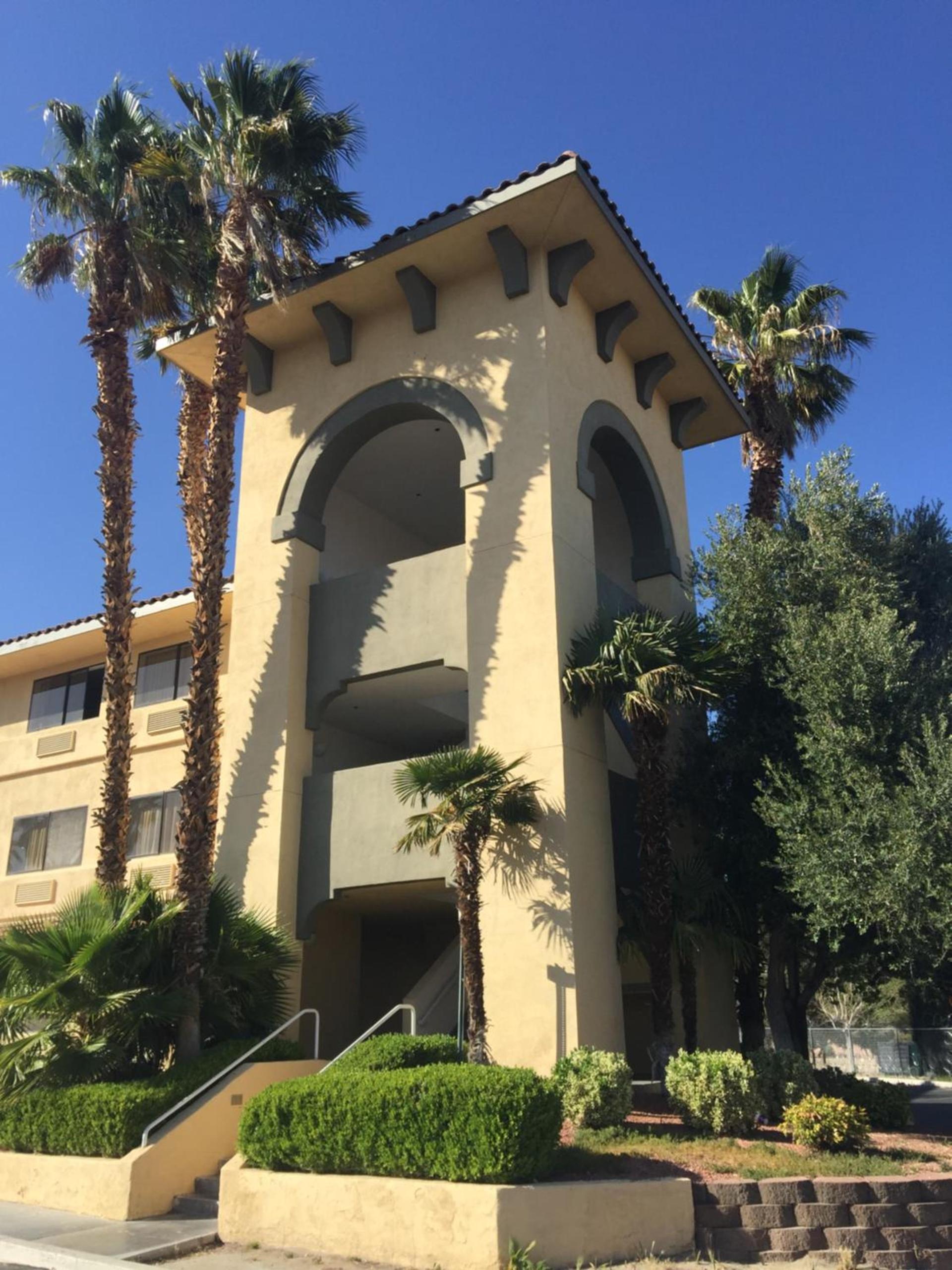 Ramada by Wyndham Barstow photo 18