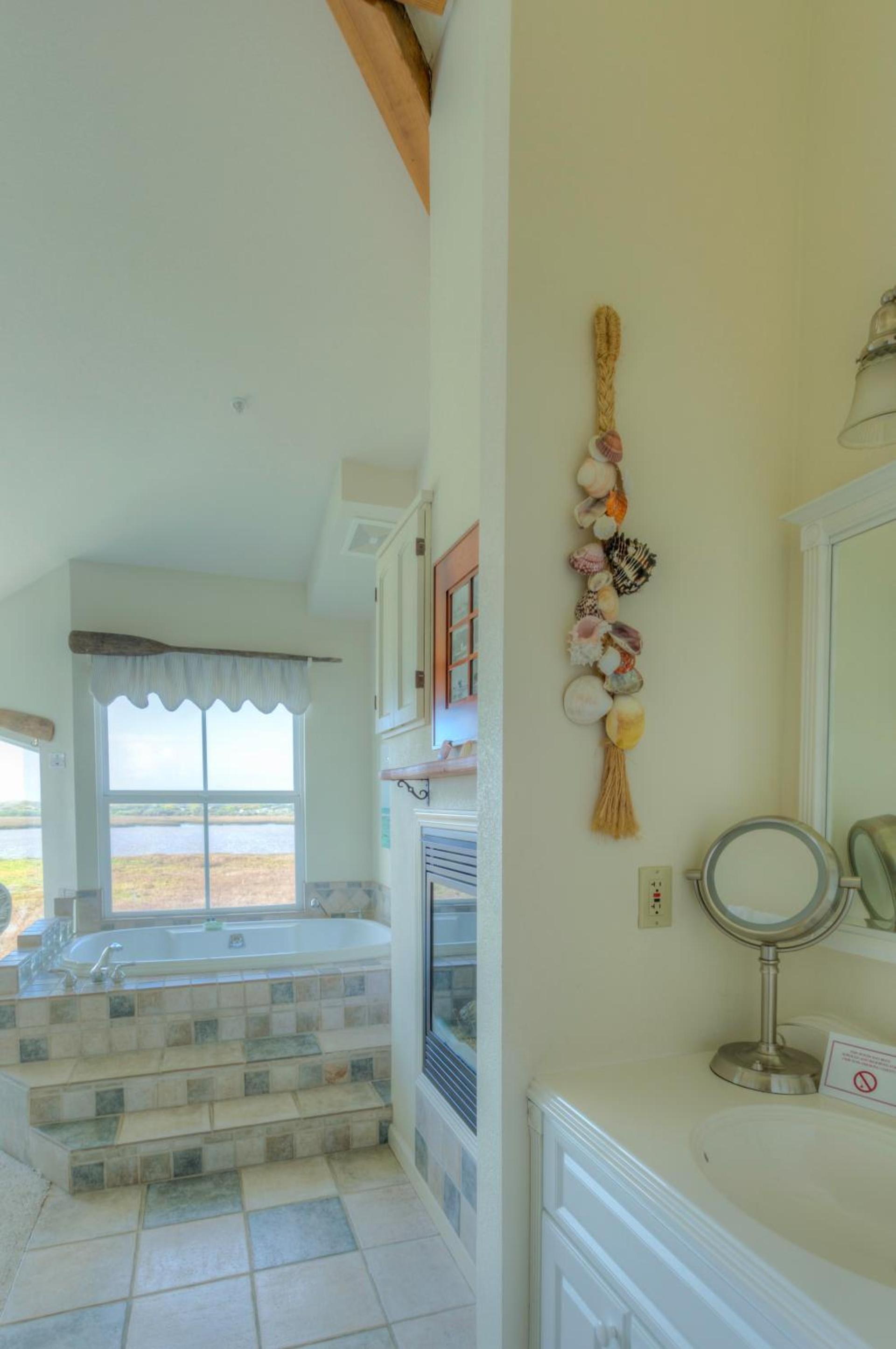 Captain's Inn at Moss Landing photo 65