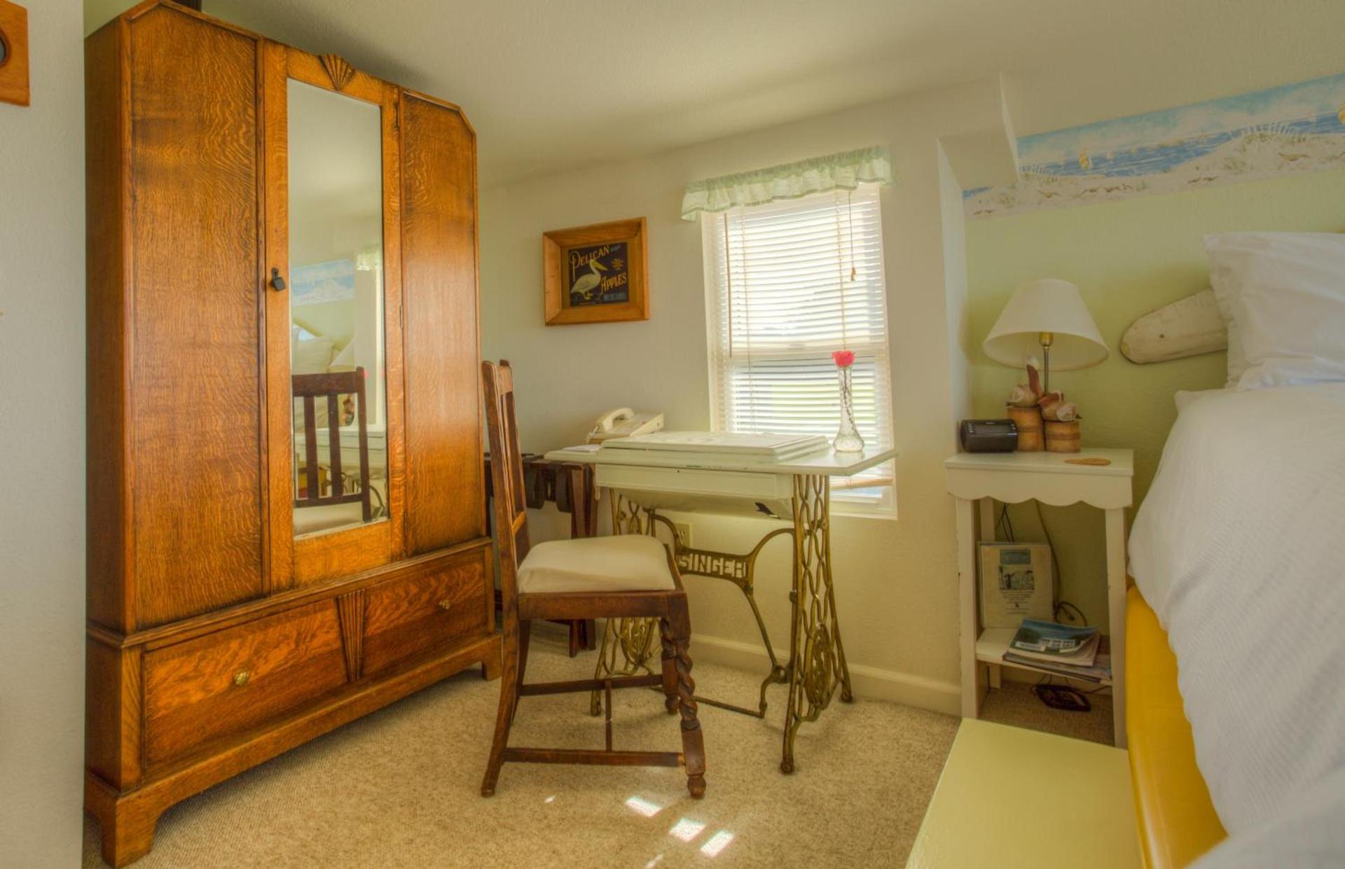 Captain's Inn at Moss Landing photo 69