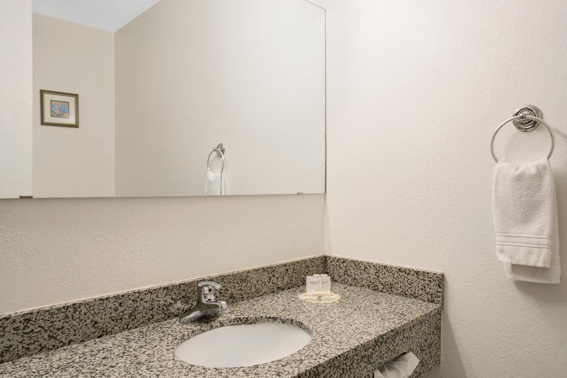 Antelope Inn & Suites photo 44