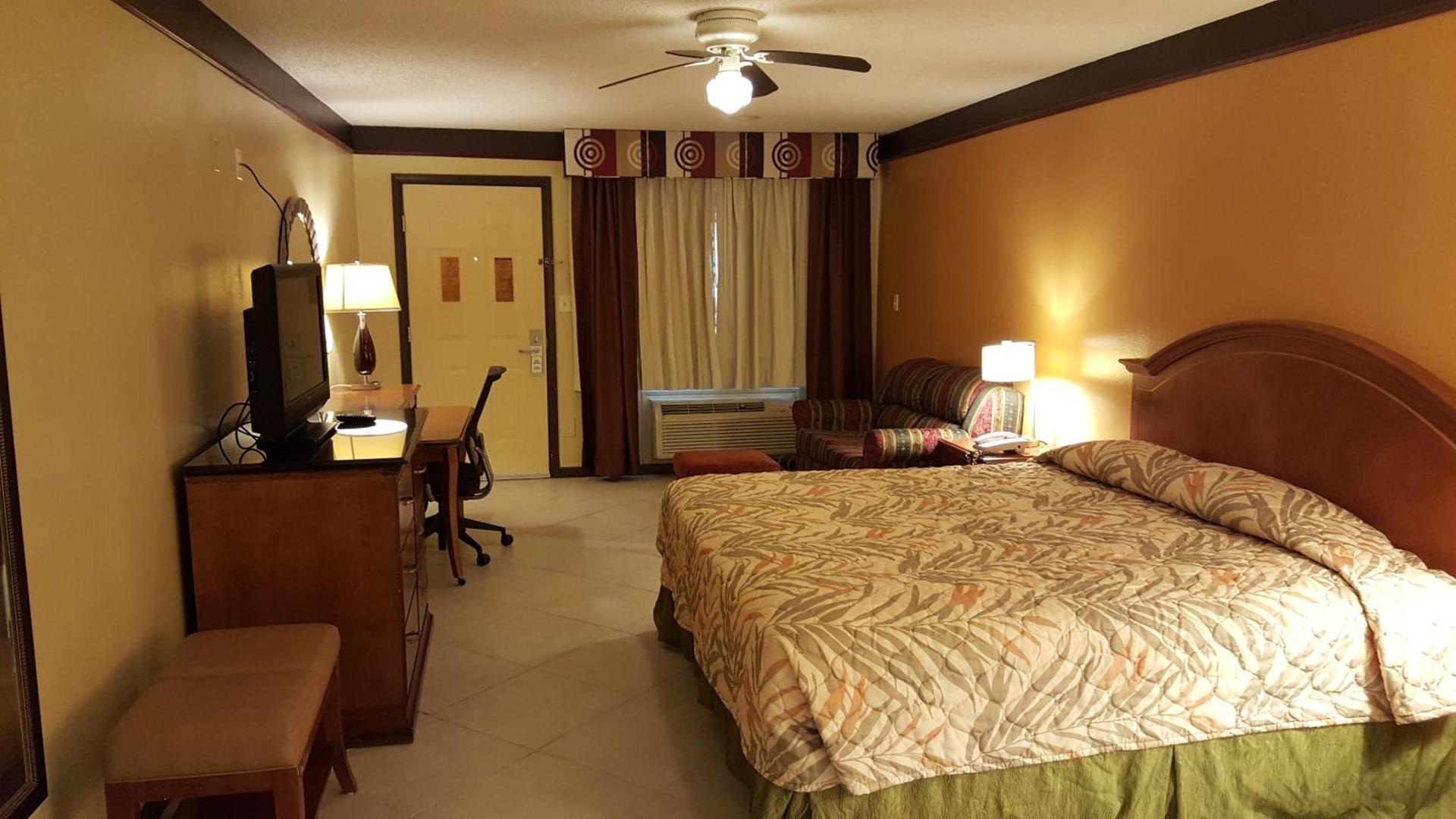 Deluxe Inn and Suites photo 21