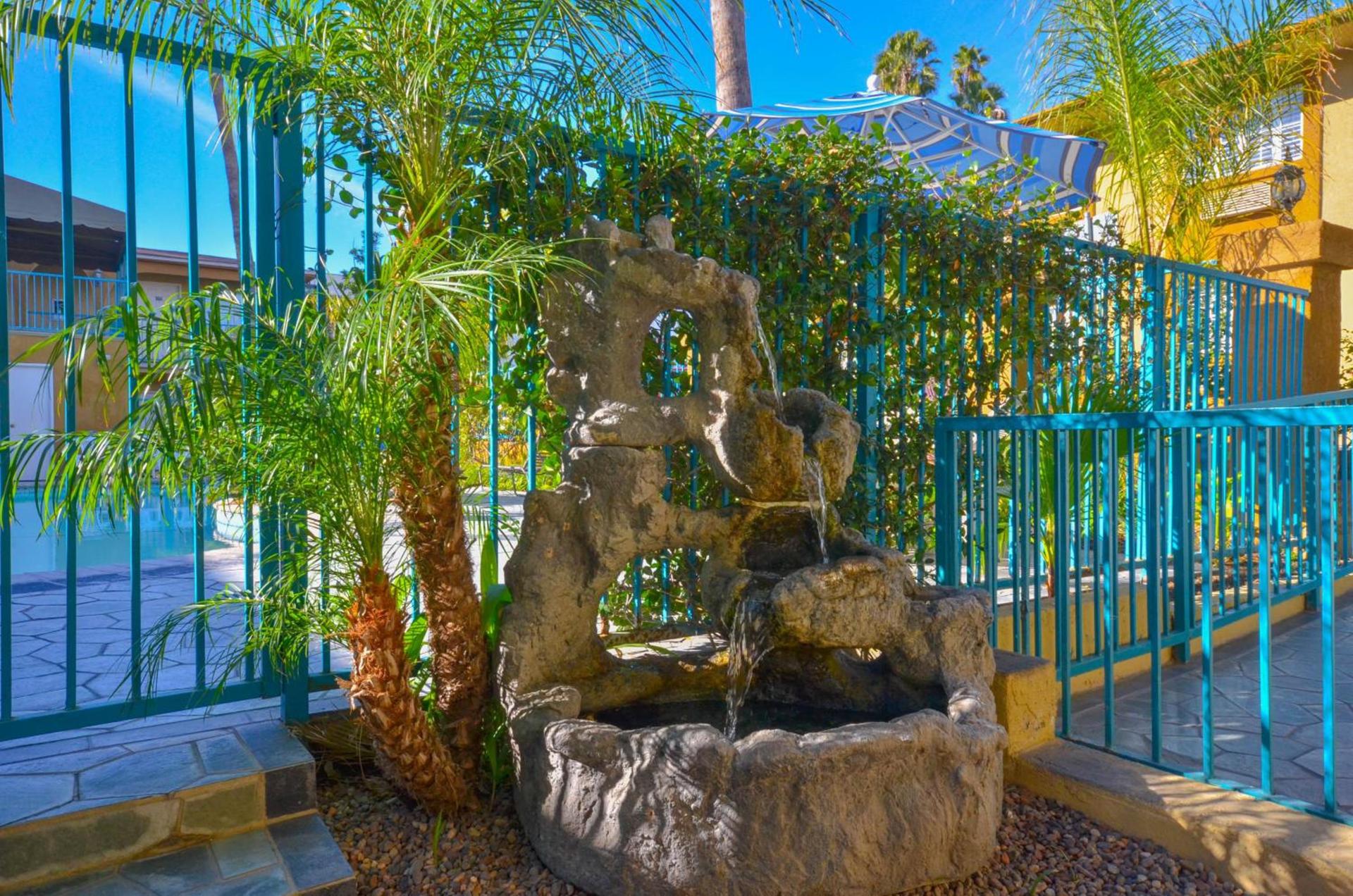 Hollywood City Inn photo 51