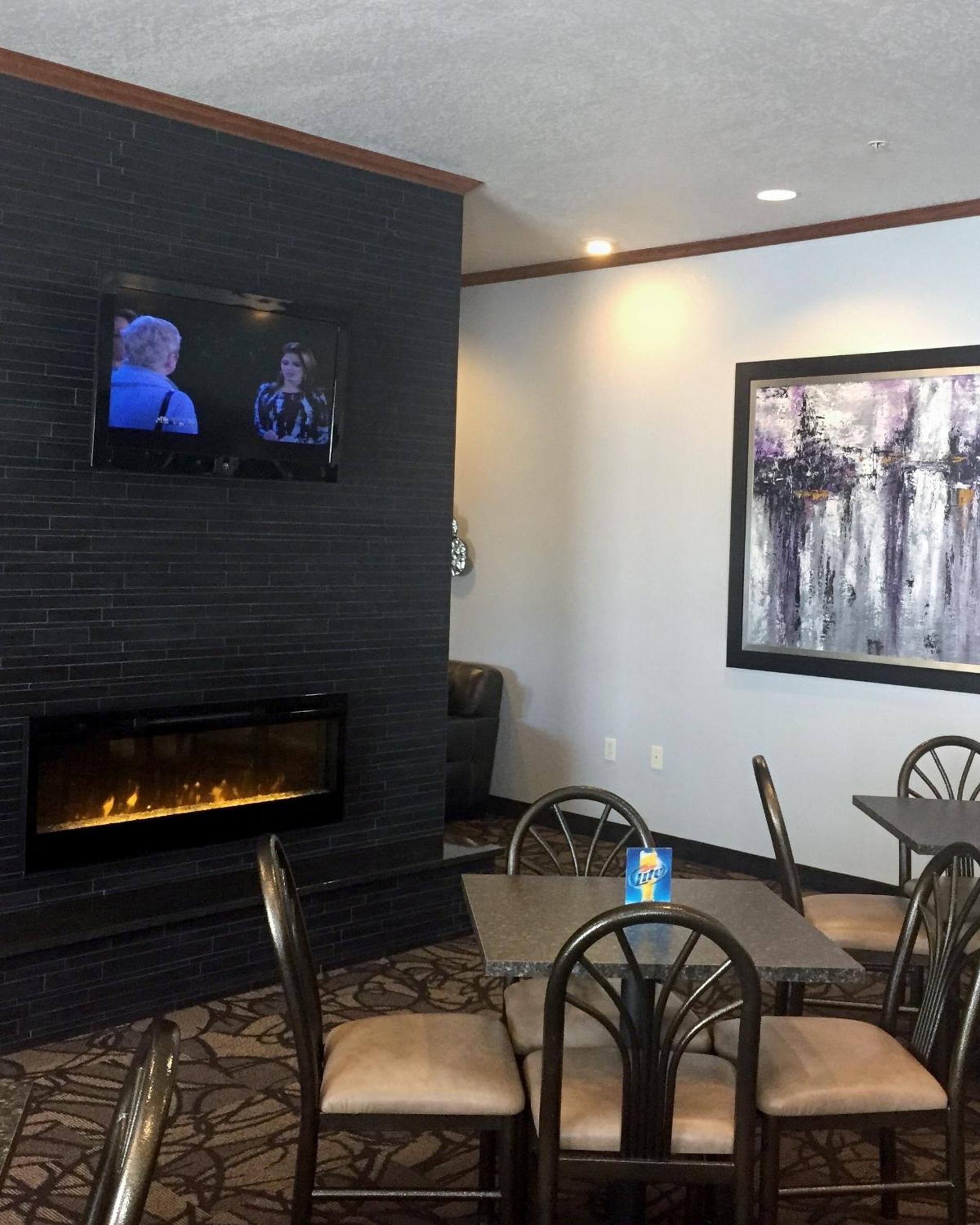 Expressway Suites Fargo photo 14