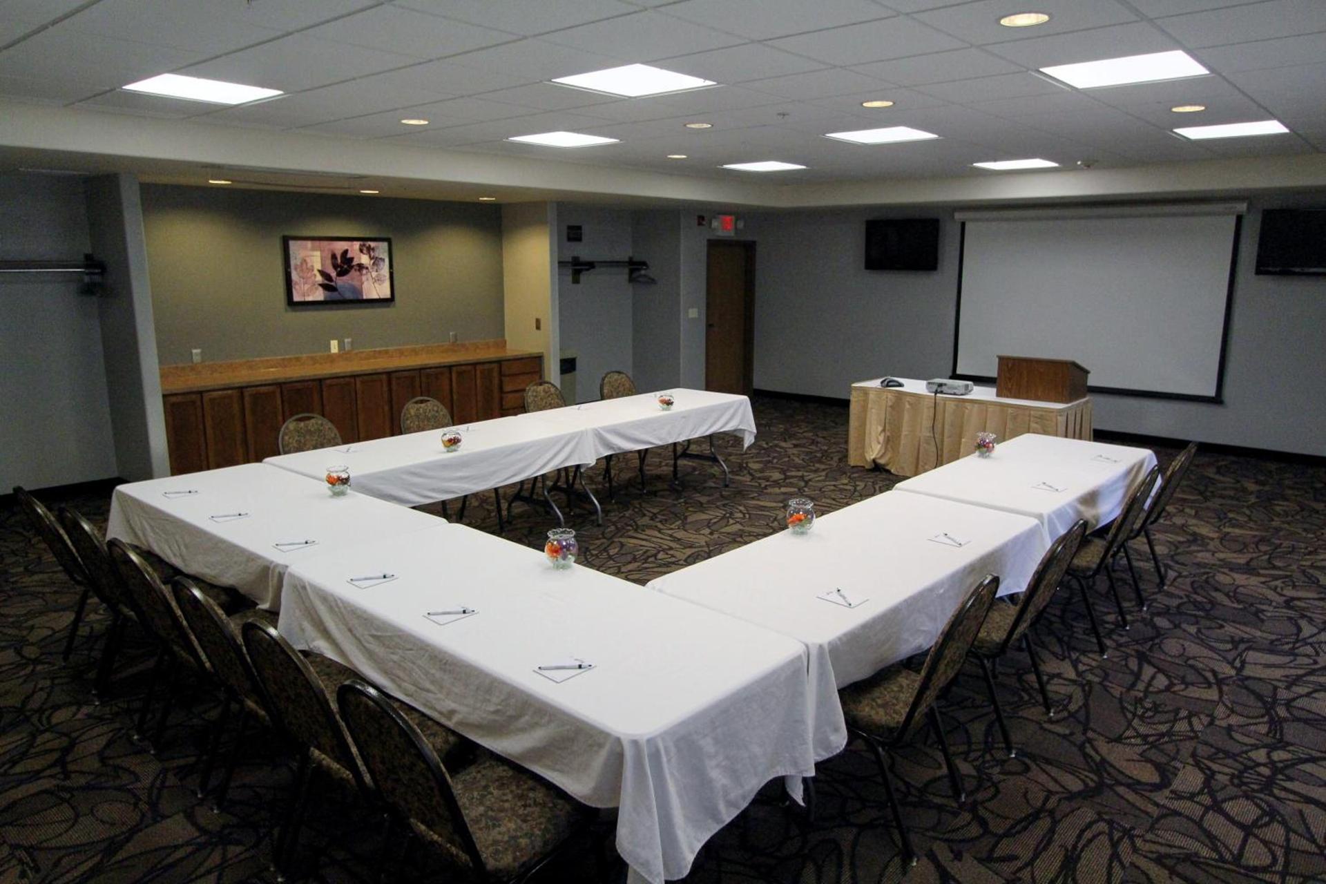 Expressway Suites Fargo photo 15