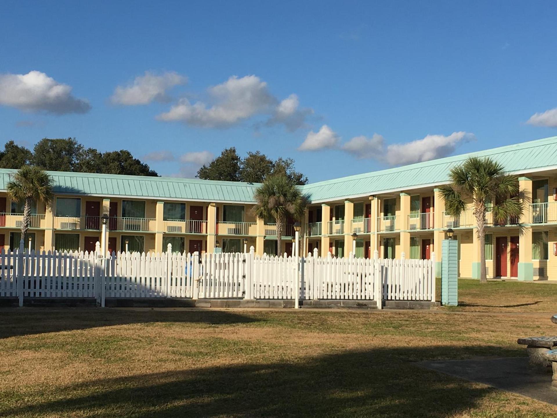 Garden Inn & Suites photo 11