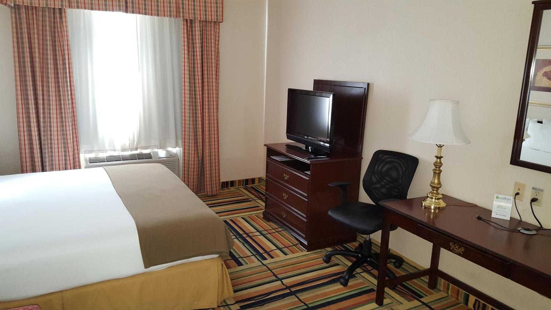 Country Inn & Suites by Radisson, Fort Worth West l-30 NAS JRB photo 39