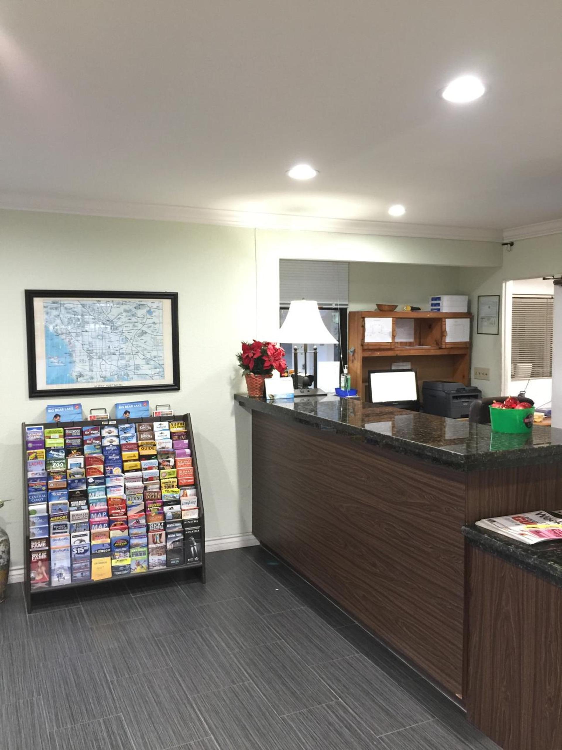 Hi-Way Host Motel photo 20