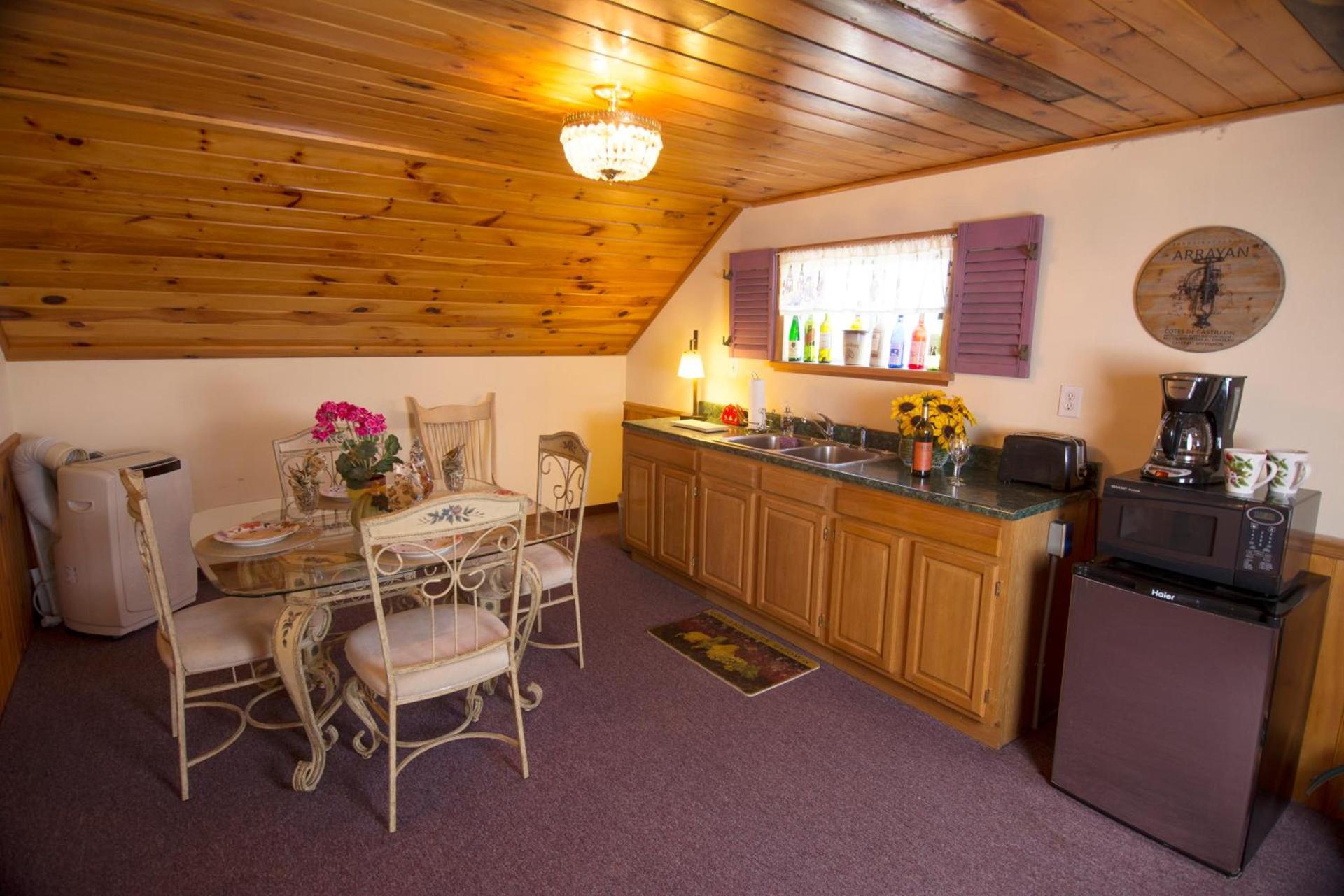 Savannah House Wine Country Inn & Cottages photo 24