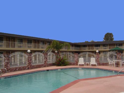 Sunset Inn Lake Oroville photo 8