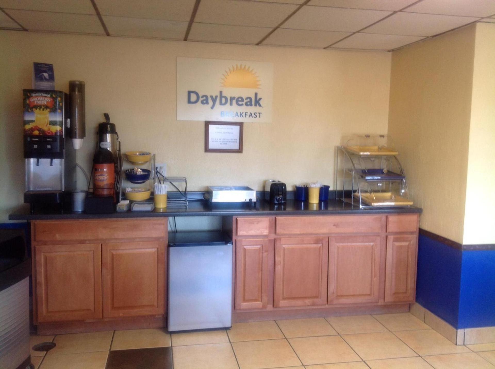 Days Inn by Wyndham Great Bend photo 24
