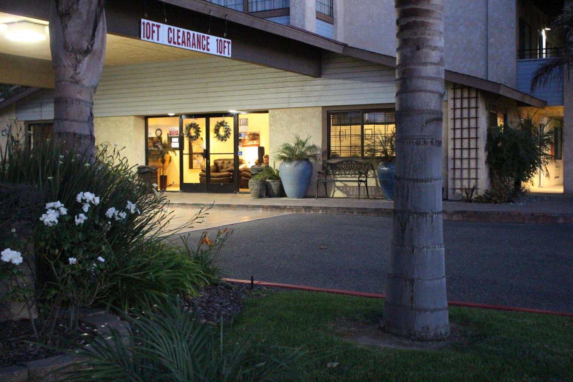 O'Cairns Inn and Suites photo 37