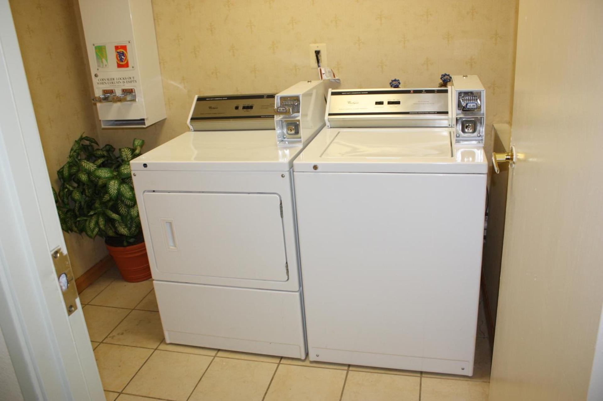 Country Inn & Suites by Radisson, Grand Rapids Airport, MI photo 51