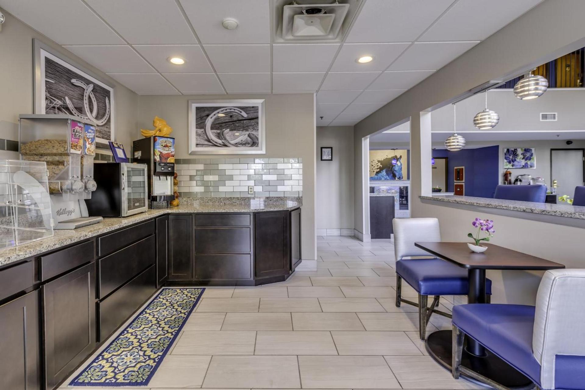 Guesthouse Inn & Suites Lexington photo 10