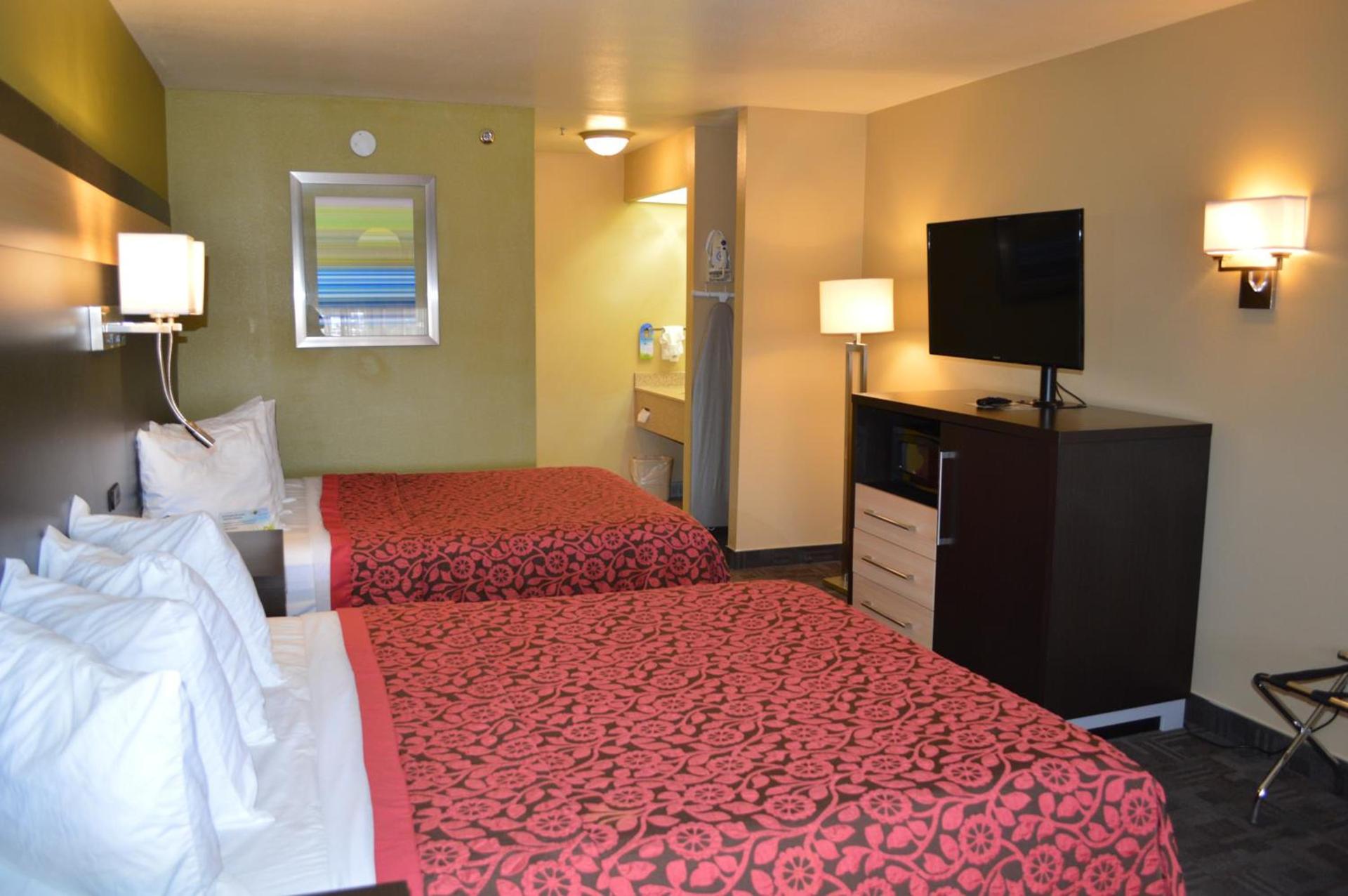 Days Inn by Wyndham Carlsbad photo 36