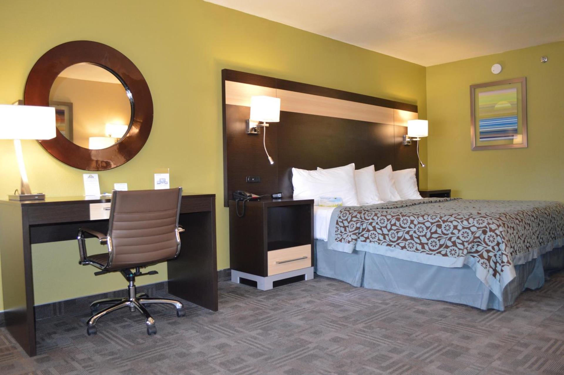Days Inn by Wyndham Carlsbad photo 39