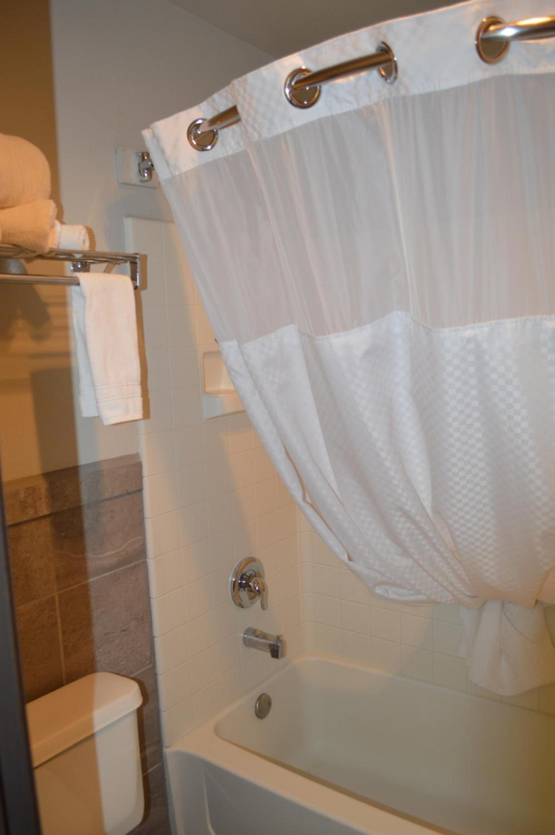 Days Inn by Wyndham Carlsbad photo 42