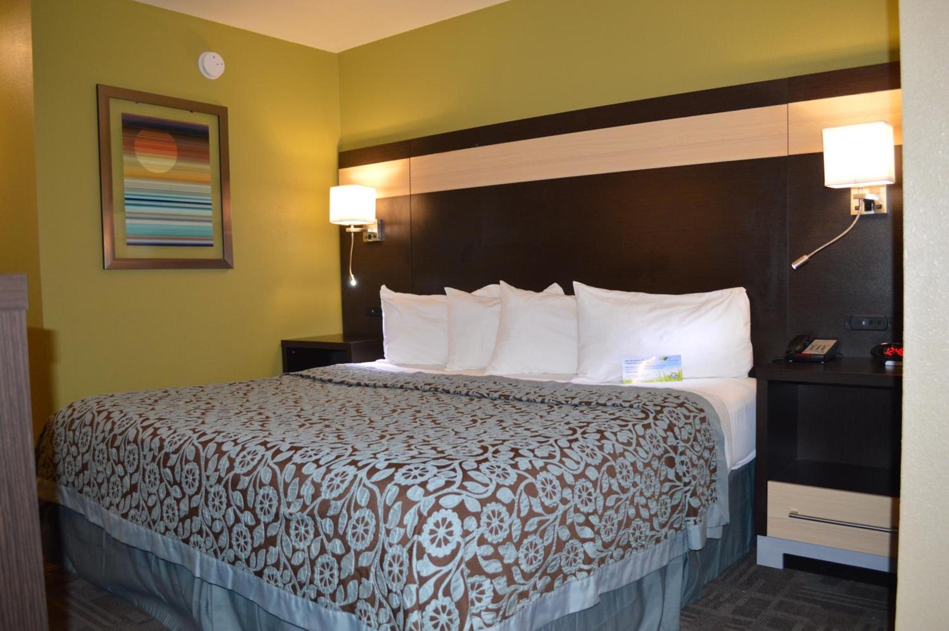Days Inn by Wyndham Carlsbad photo 50
