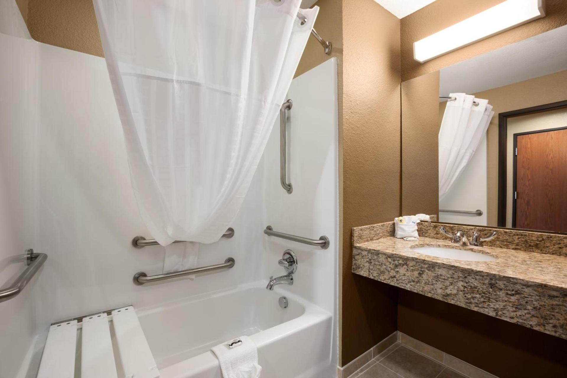 Microtel Inn & Suites Pleasanton photo 14