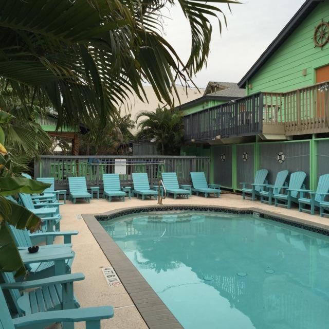 Upper Deck Hotel and Bar - Adults Only photo 6