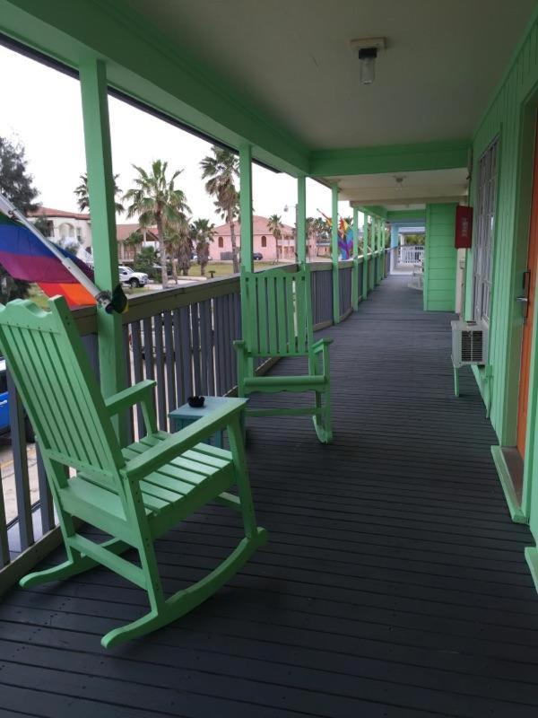 Upper Deck Hotel and Bar - Adults Only photo 20