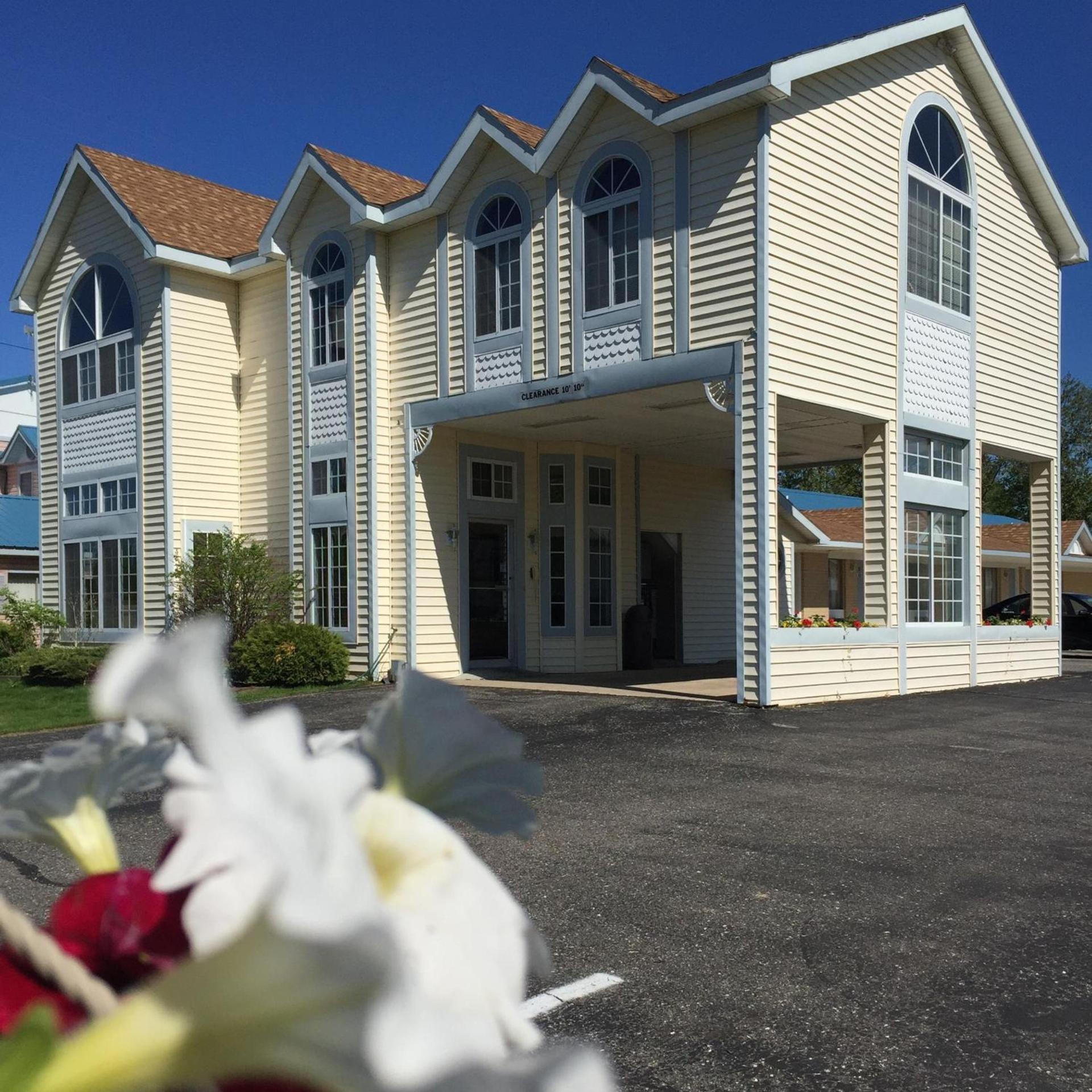 Thunderbird Inn of Mackinaw City photo 5